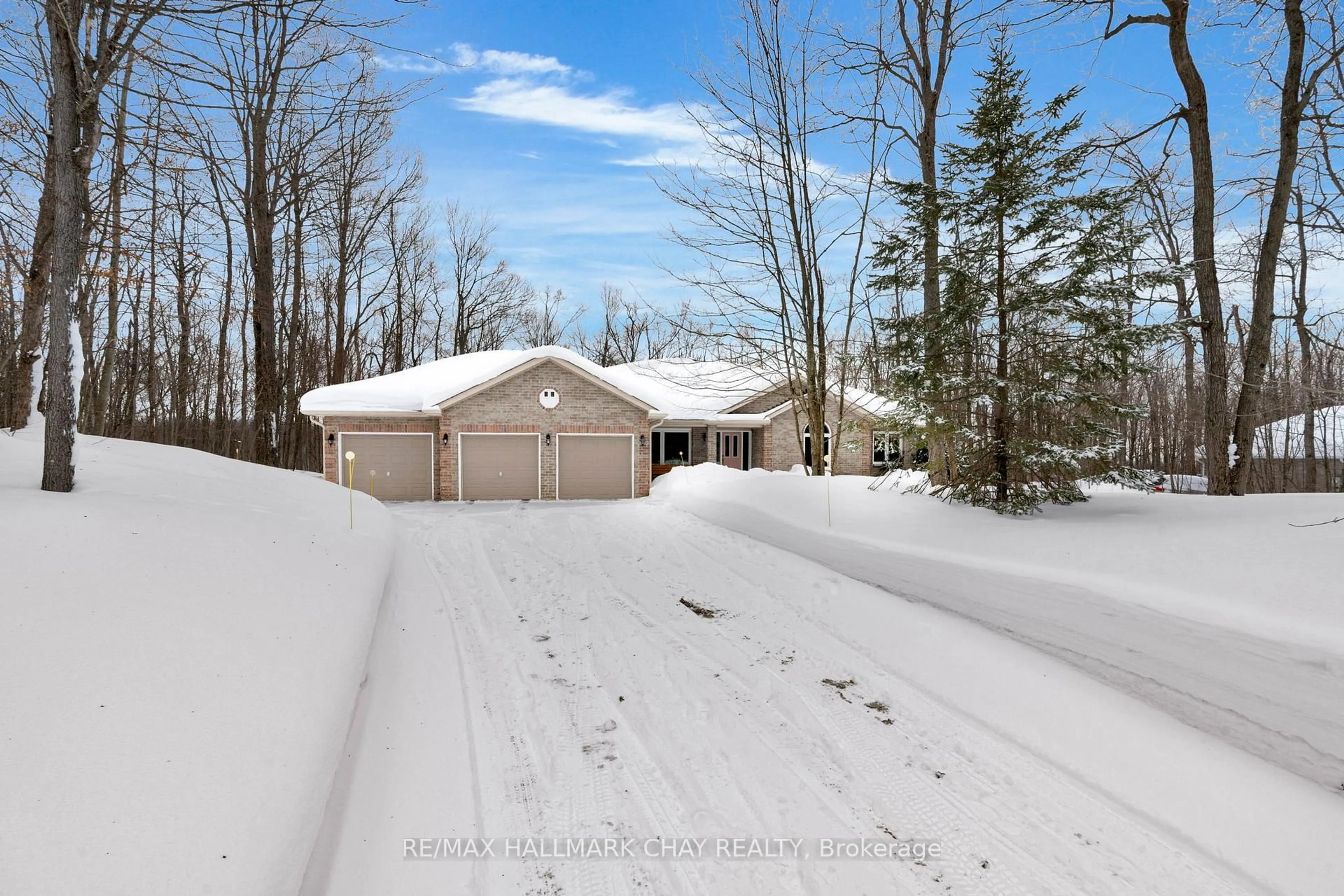 A pic from outside/outdoor area/front of a property/back of a property/a pic from drone, unknown for 29 Maple Ridge Rd, Oro-Medonte Ontario L0L 2L0