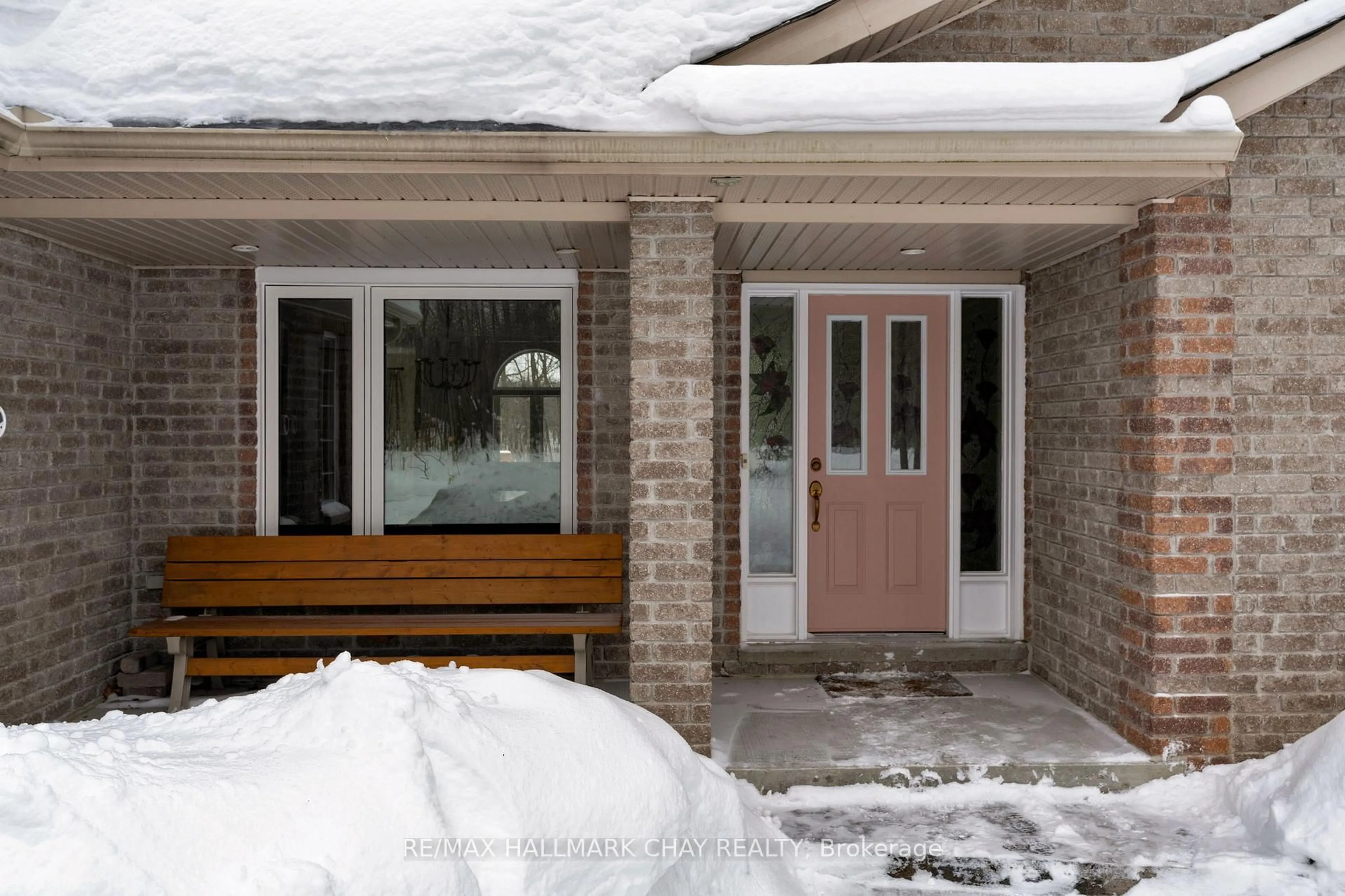 Indoor entryway for 29 Maple Ridge Rd, Oro-Medonte Ontario L0L 2L0
