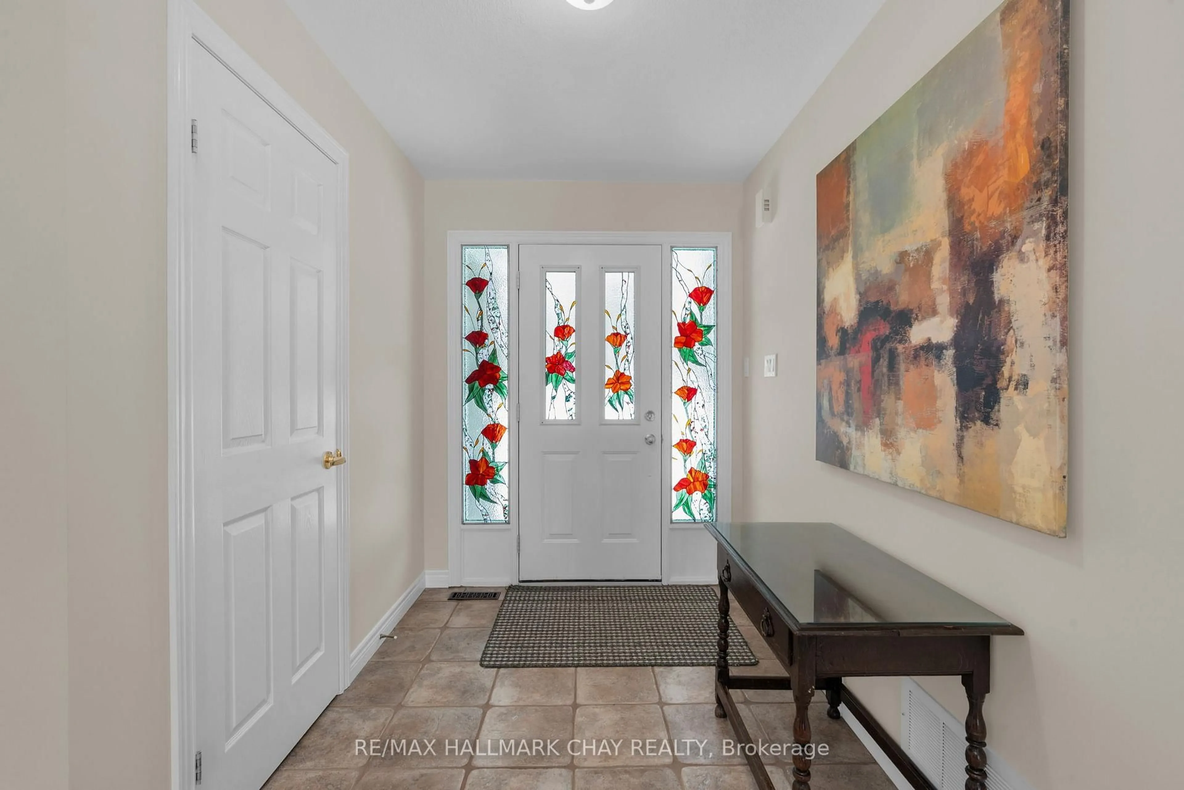 Indoor entryway for 29 Maple Ridge Rd, Oro-Medonte Ontario L0L 2L0