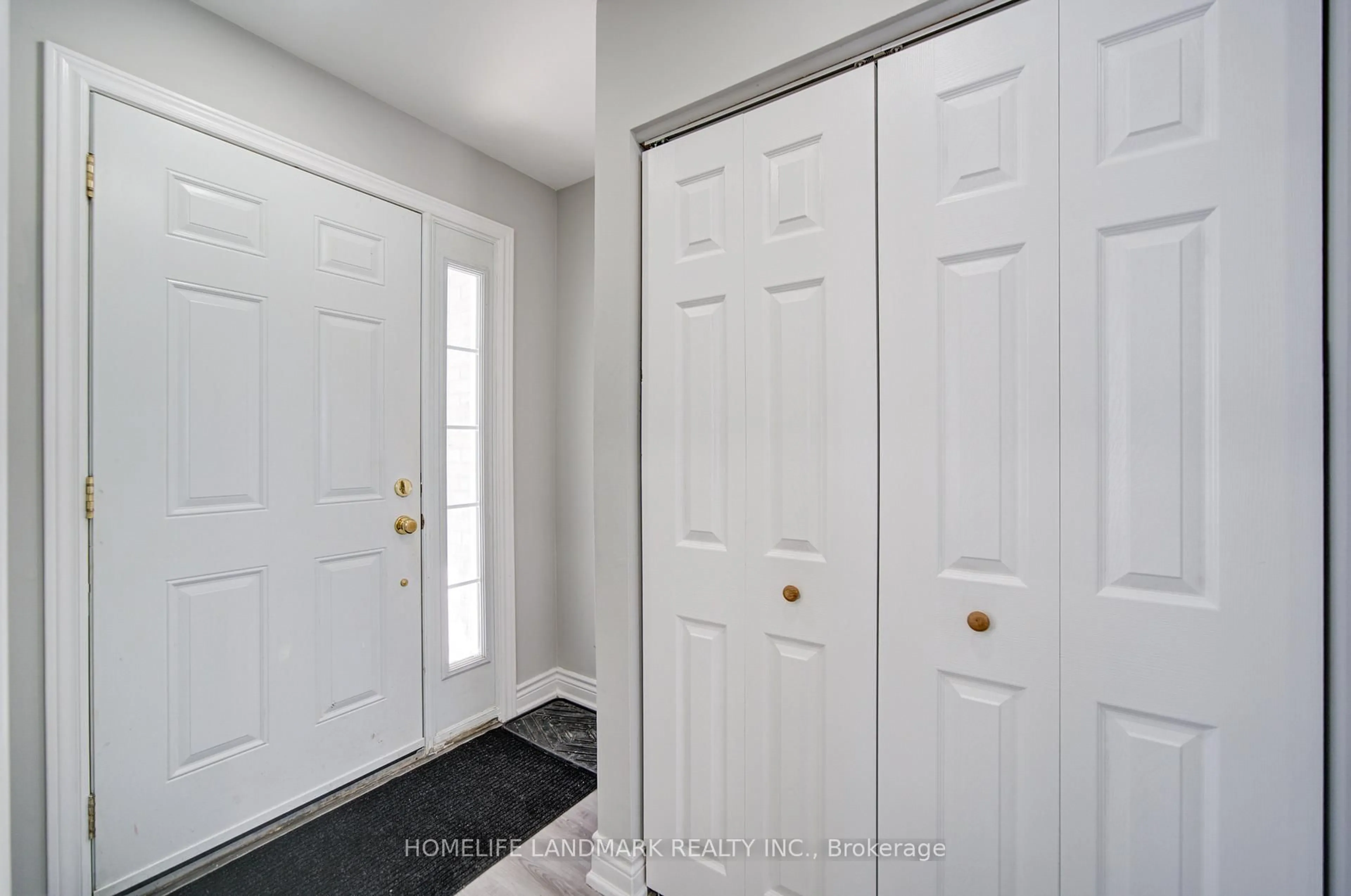 Indoor entryway for 219 Cook St., Barrie Ontario L4M 4H4