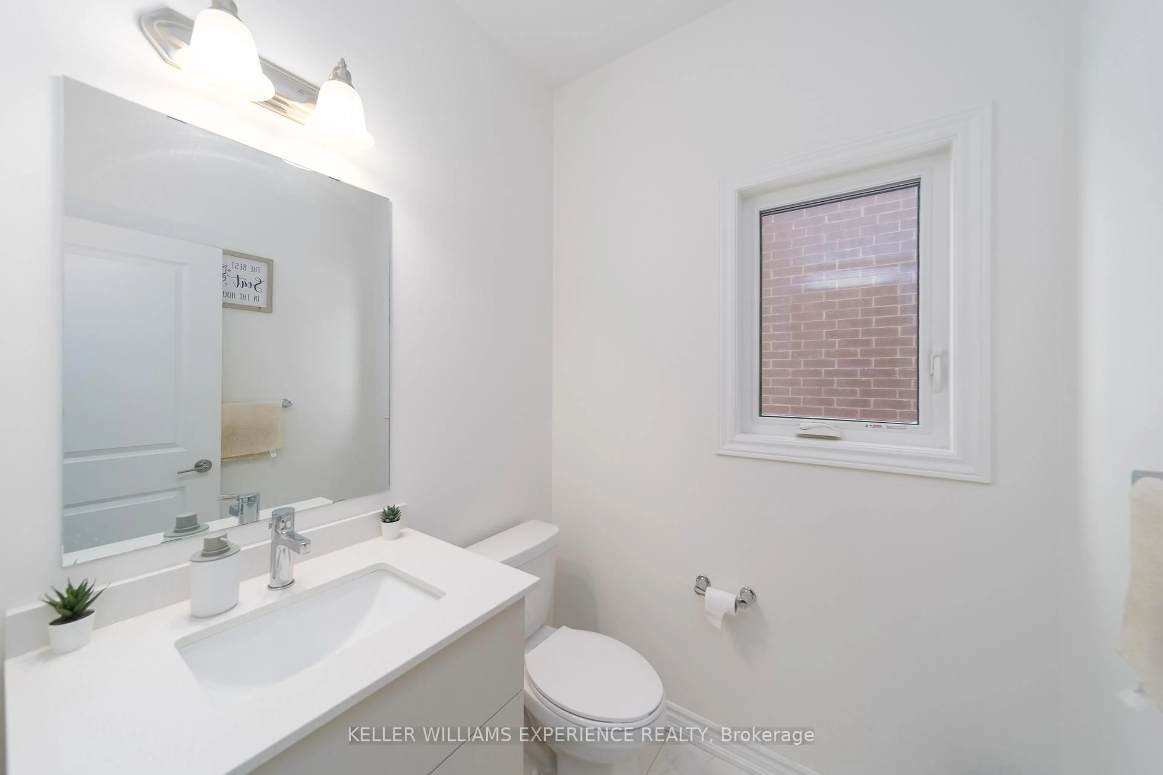 Standard bathroom, ceramic/tile floor for 82 Phoenix Blvd, Barrie Ontario L9S 2Z5
