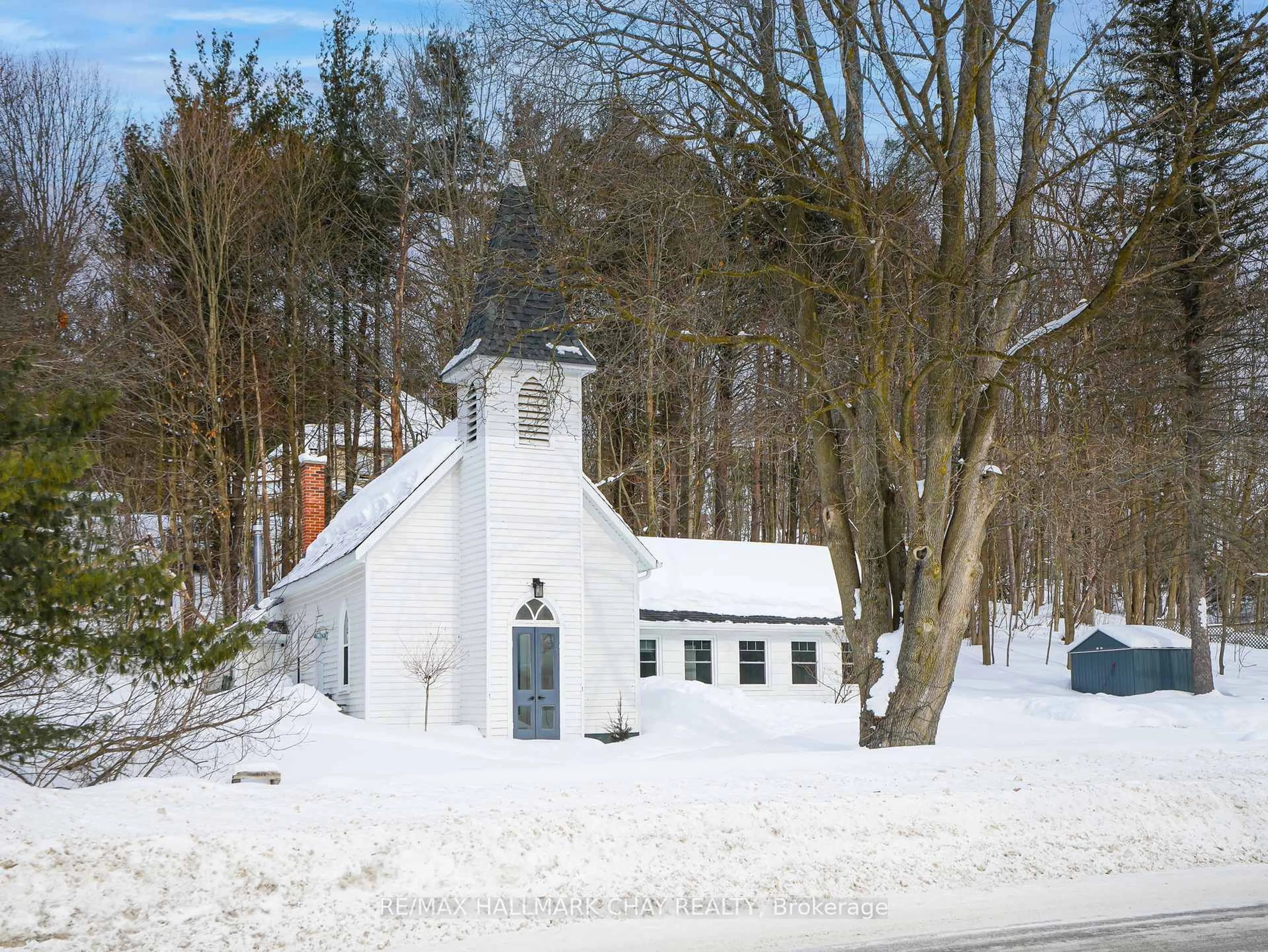 A pic from outside/outdoor area/front of a property/back of a property/a pic from drone, building for 46 Doran Rd, Springwater Ontario L9X 0L5
