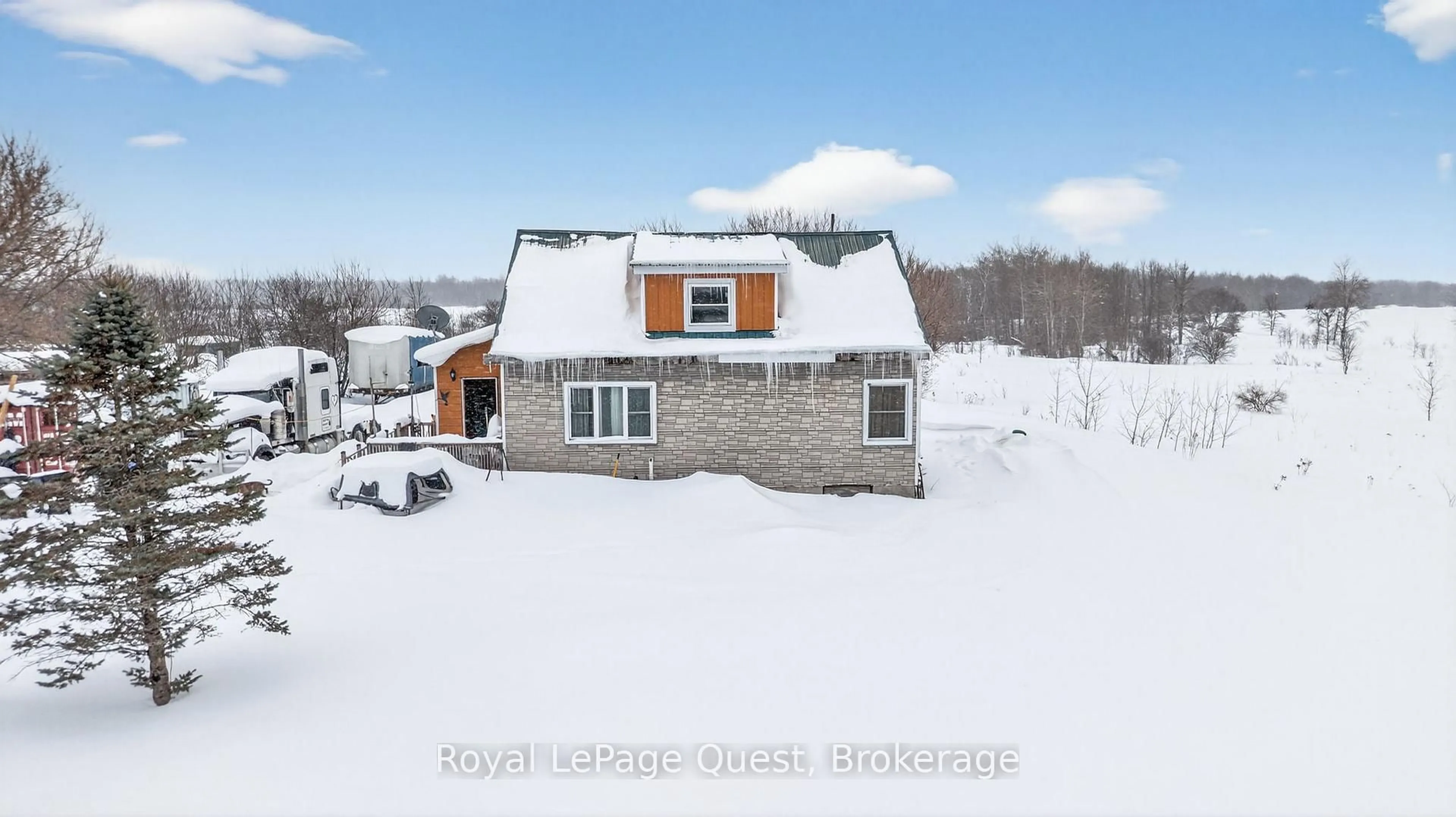 A pic from outside/outdoor area/front of a property/back of a property/a pic from drone, unknown for 2438 Uhthoff Line, Severn Ontario L3V 7E9