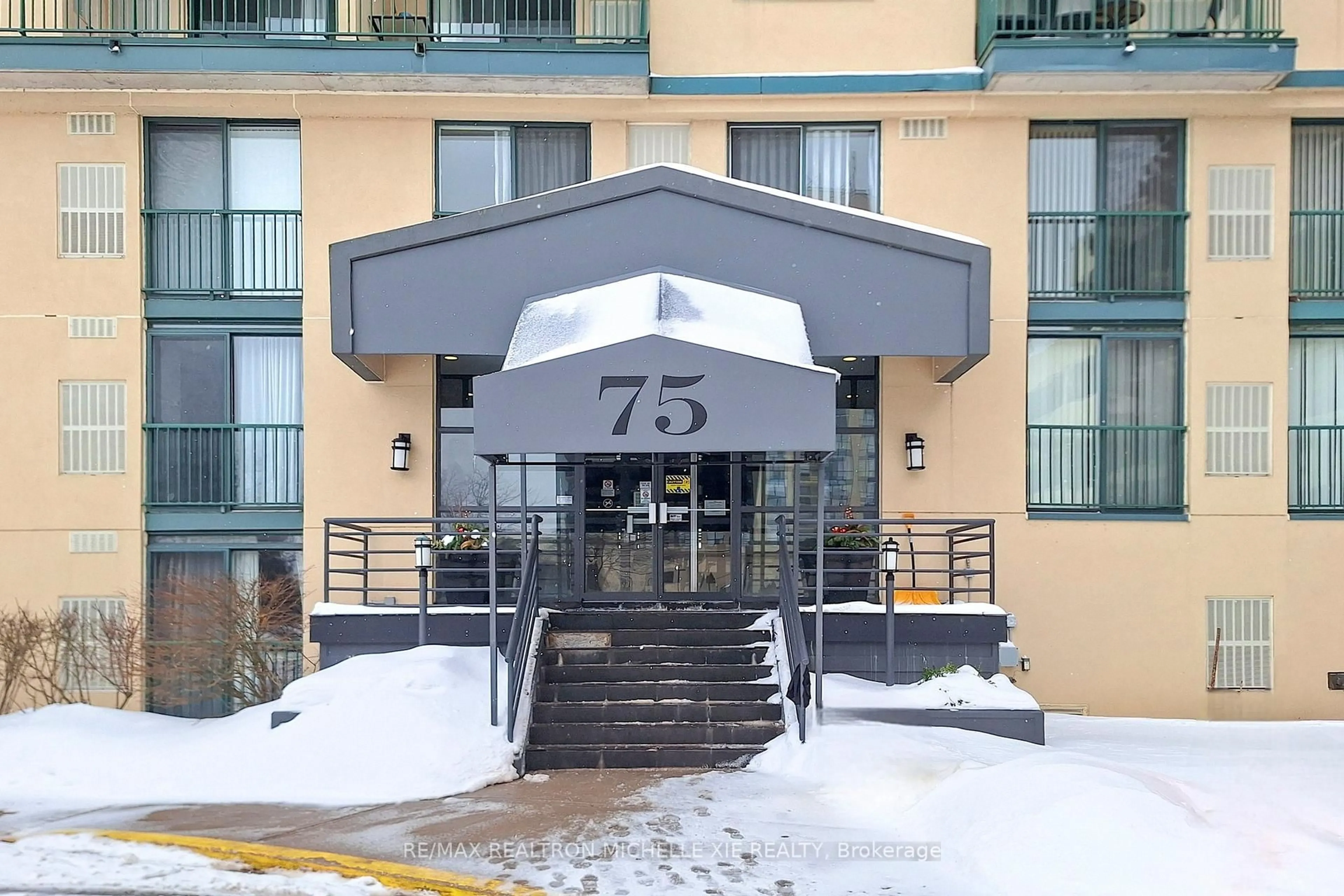 Indoor foyer for 75 Ellen St #1012, Barrie Ontario L4N 7R6