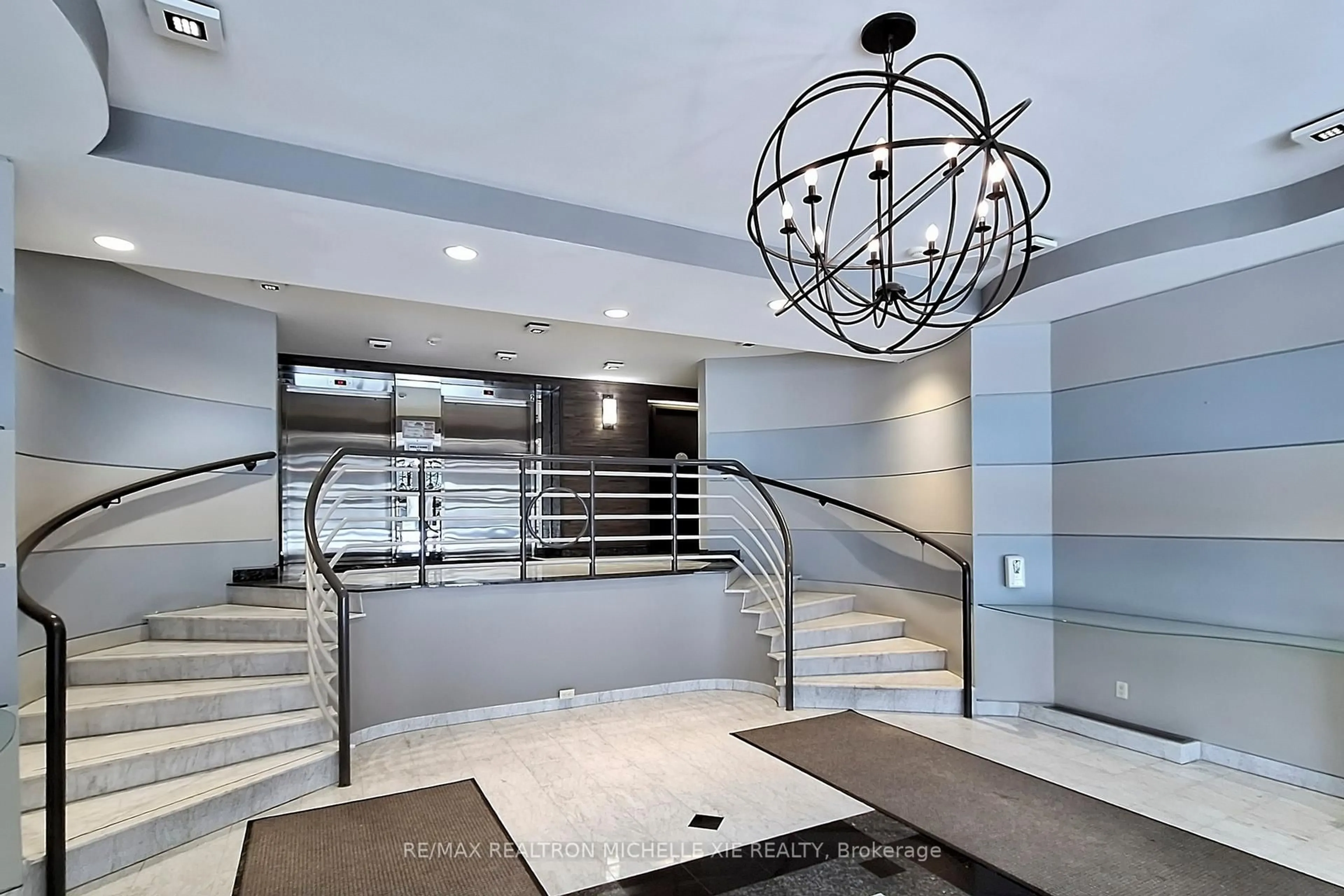 Indoor foyer for 75 Ellen St #1012, Barrie Ontario L4N 7R6