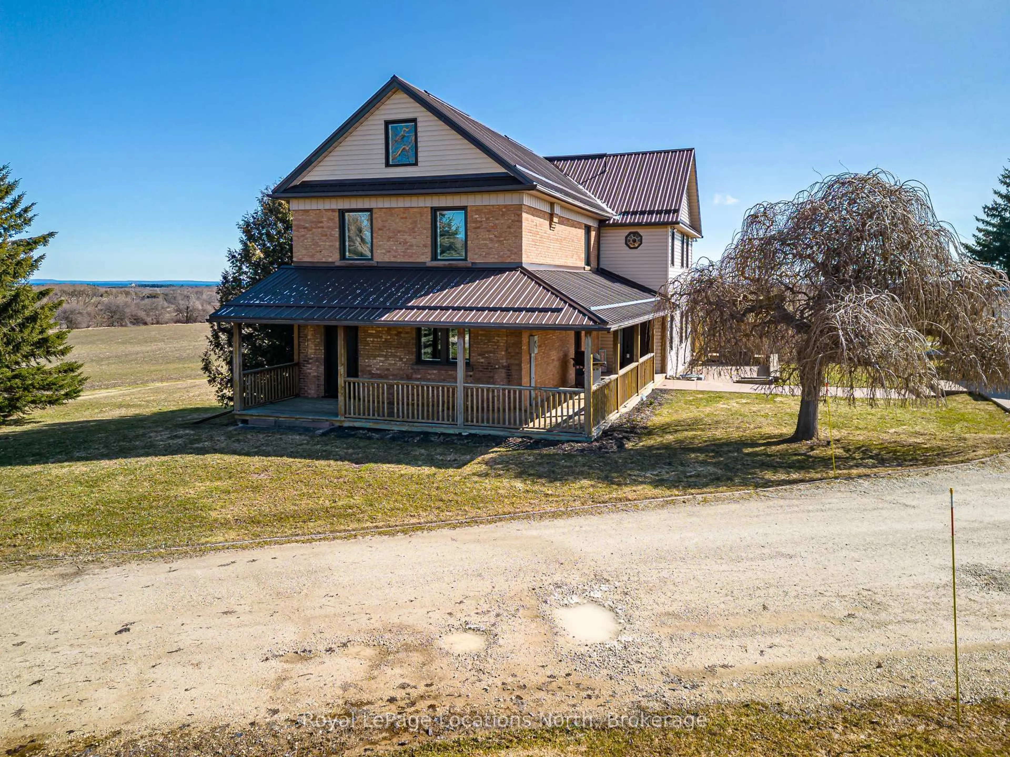 A pic from outside/outdoor area/front of a property/back of a property/a pic from drone, building for 1931 Conc 10 Nottawasaga Concession, Clearview Ontario L0M 1P0