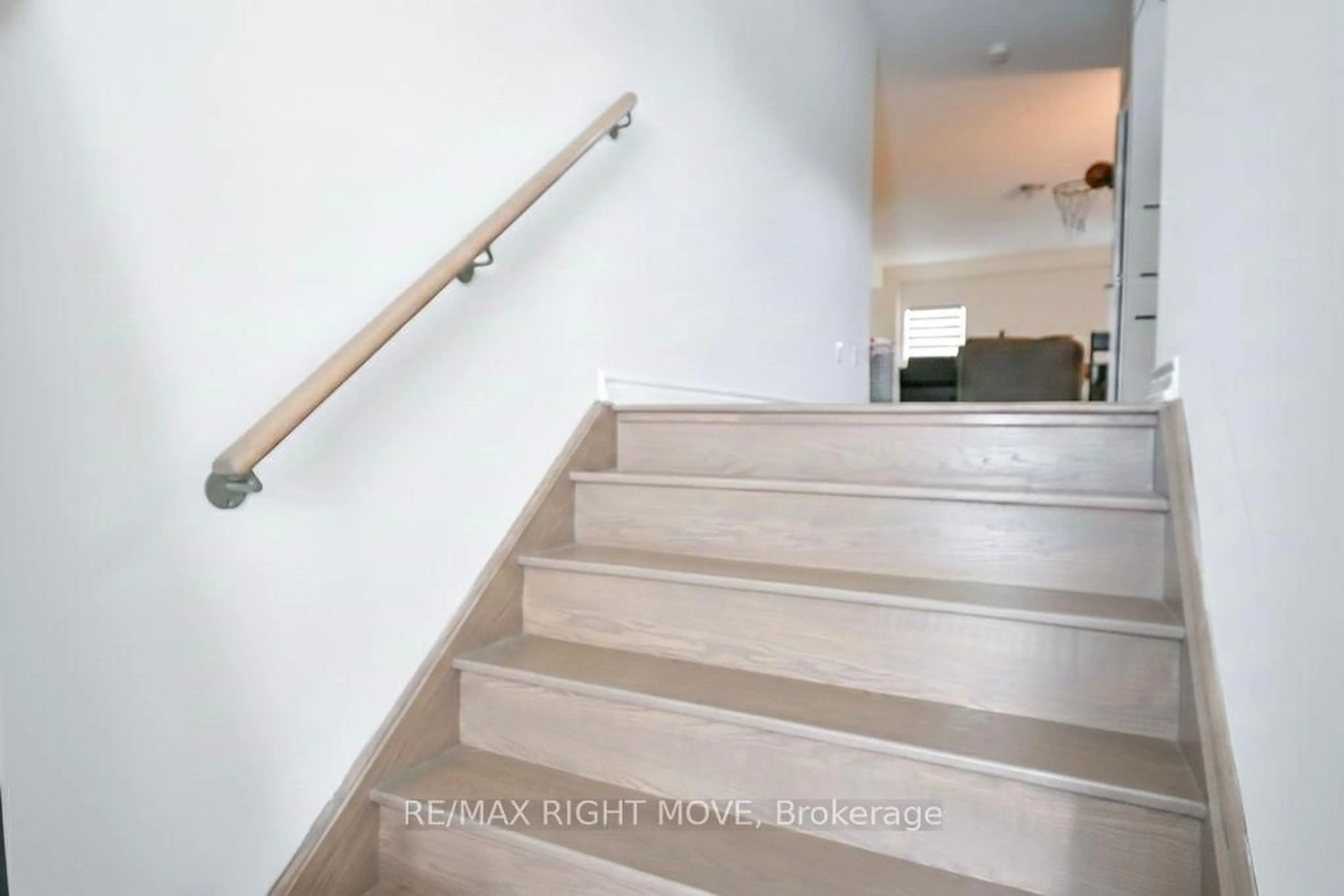 Stairs for 90 Atlantis Dr, Orillia Ontario L3V 8L4