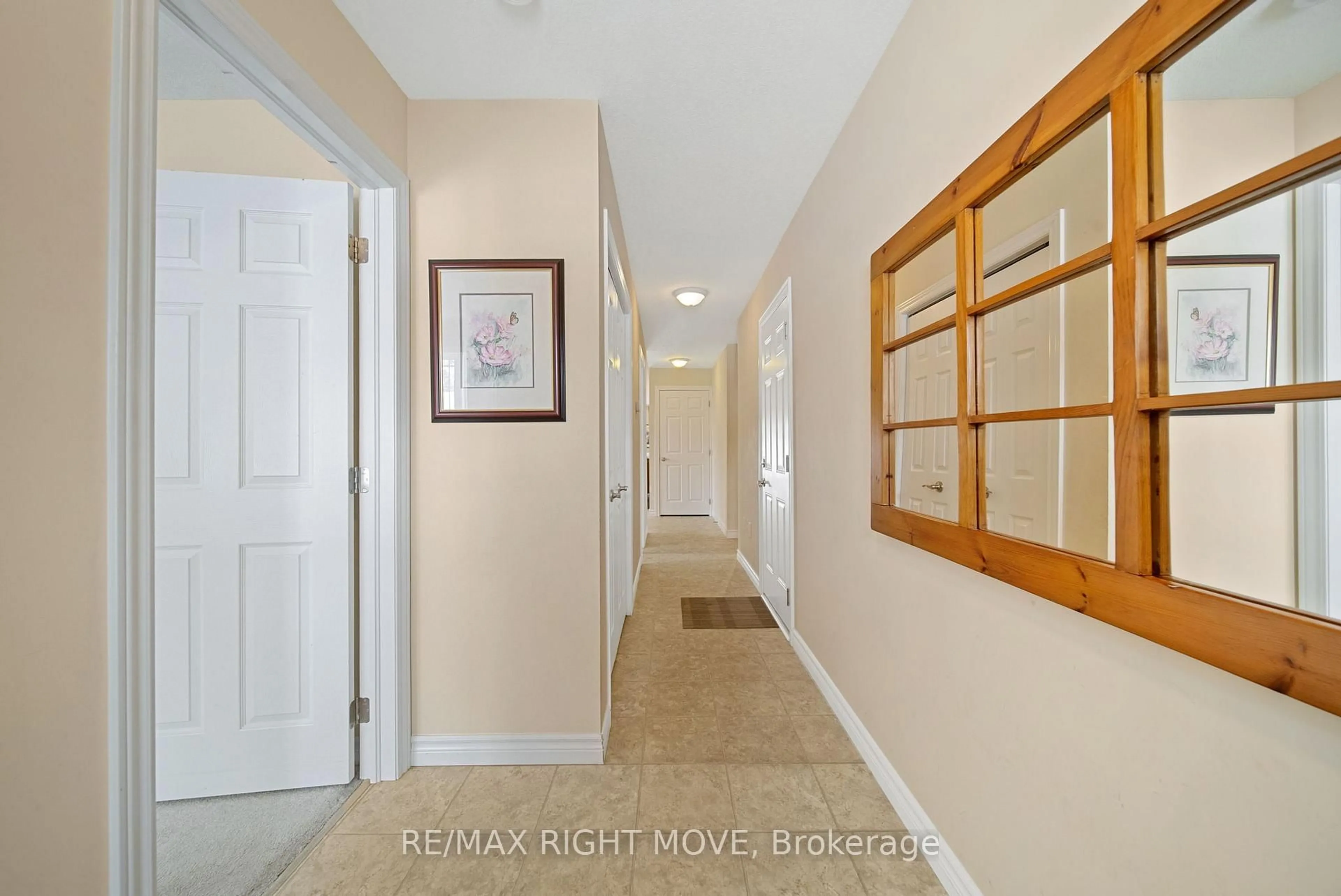 Indoor entryway for 3 Taylor Dr, Orillia Ontario L3V 0C7