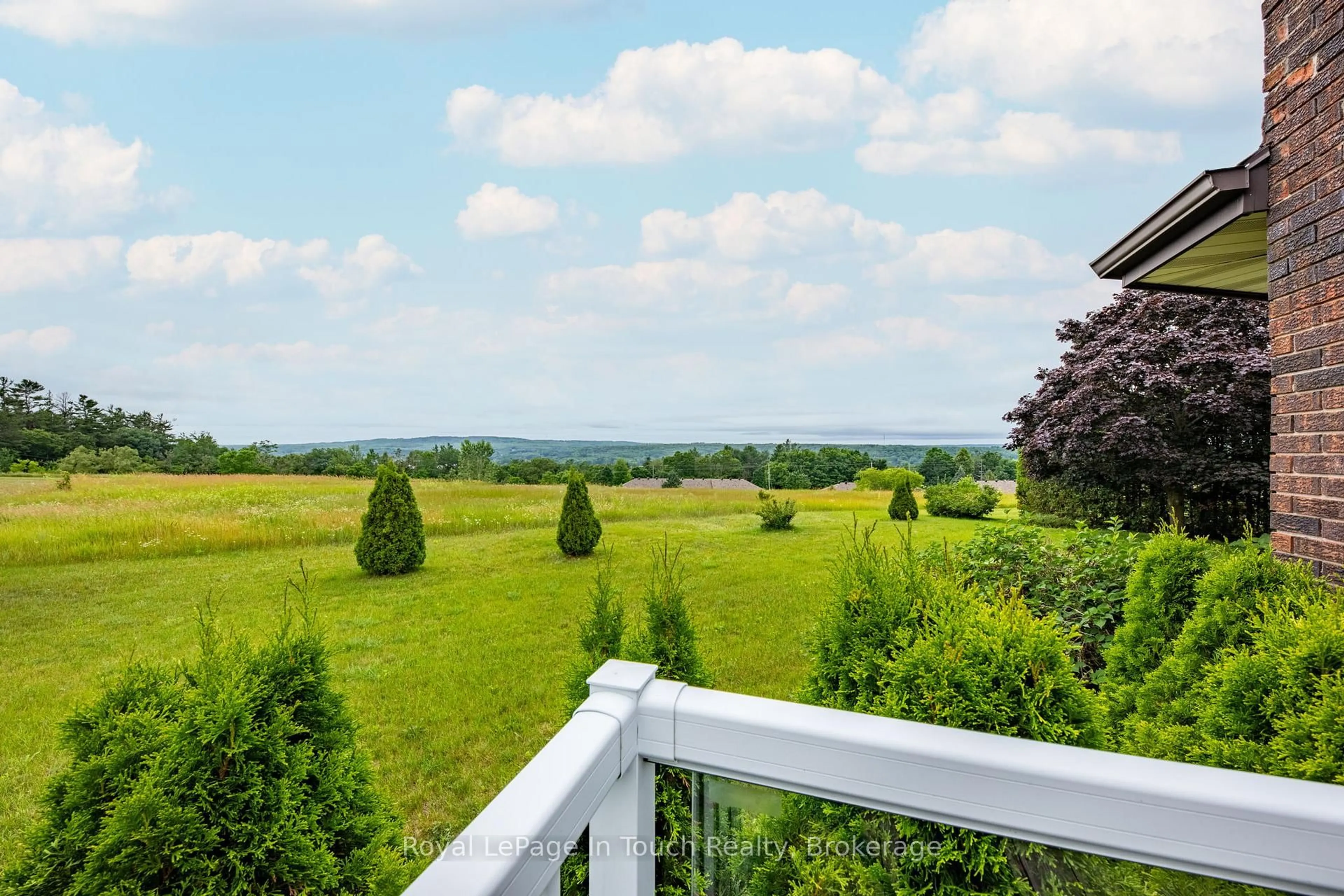 A pic from outside/outdoor area/front of a property/back of a property/a pic from drone, water/lake/river/ocean view for 40 Payette Dr, Penetanguishene Ontario L9M 1H5