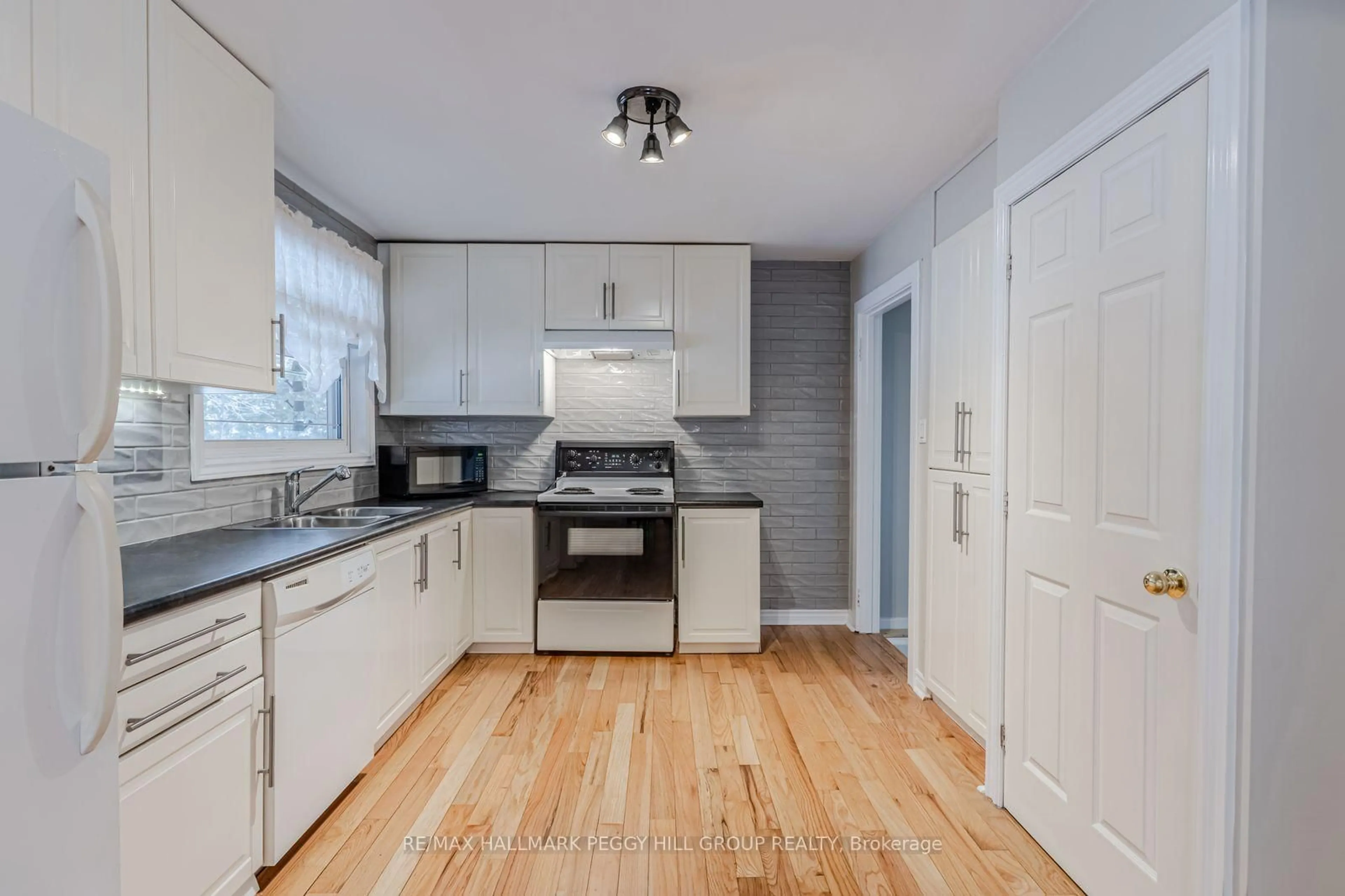 Unknown for 320 Palmer St, Tay Ontario L0K 2C0