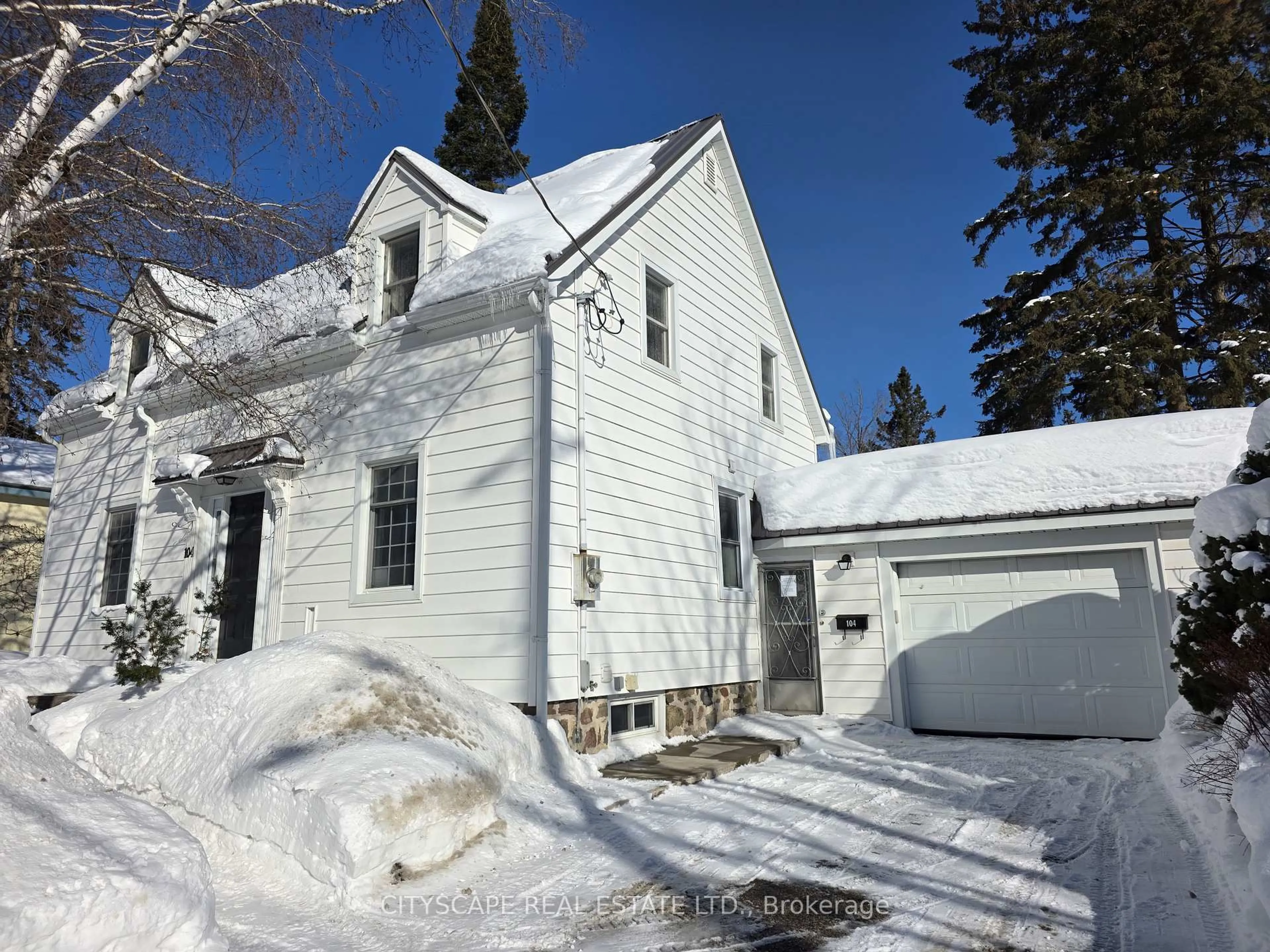 A pic from outside/outdoor area/front of a property/back of a property/a pic from drone, street for 104 Patrick St, Orillia Ontario L3V 5L5