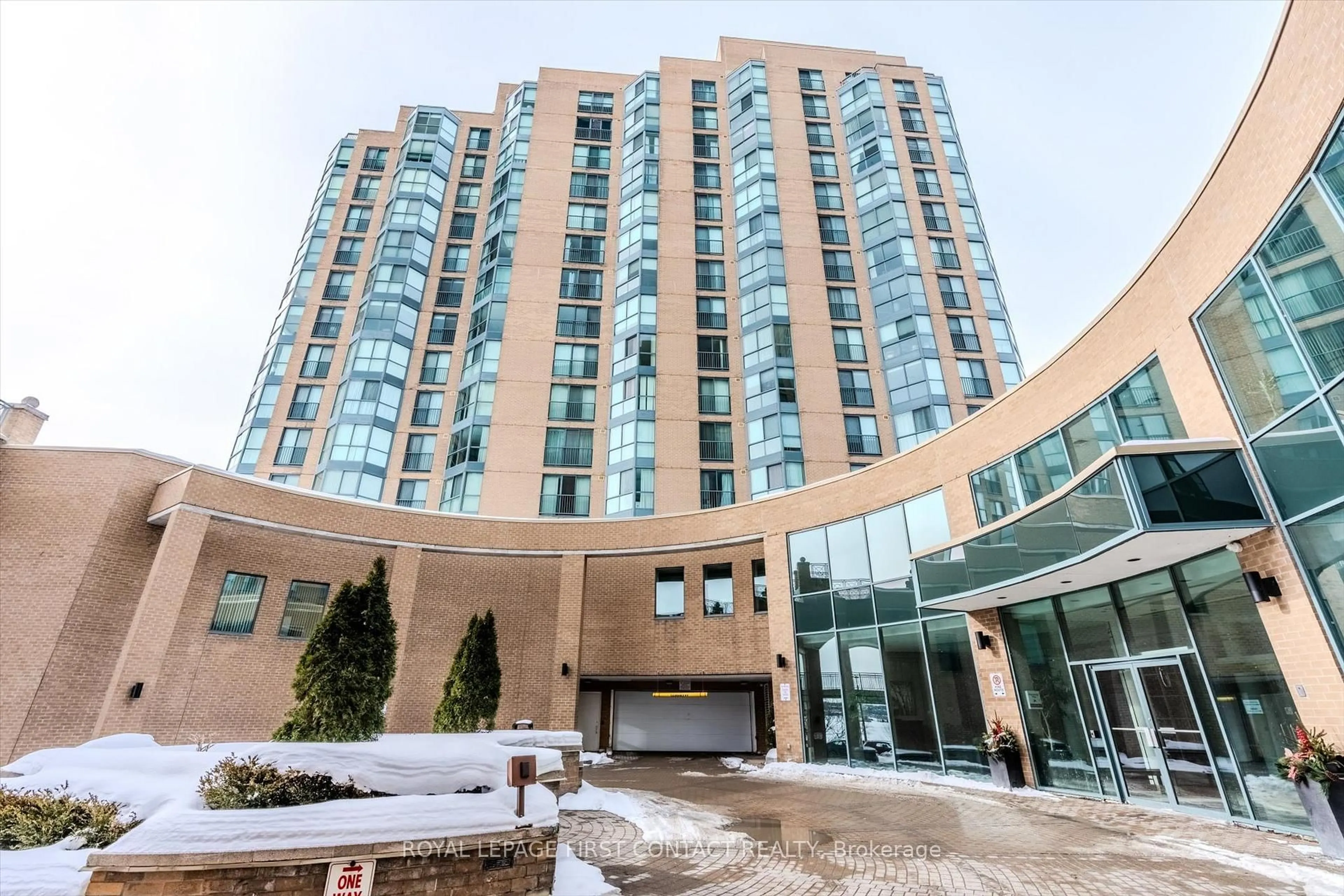 Indoor foyer for 140 Dunlop St #808, Barrie Ontario L4M 6H9