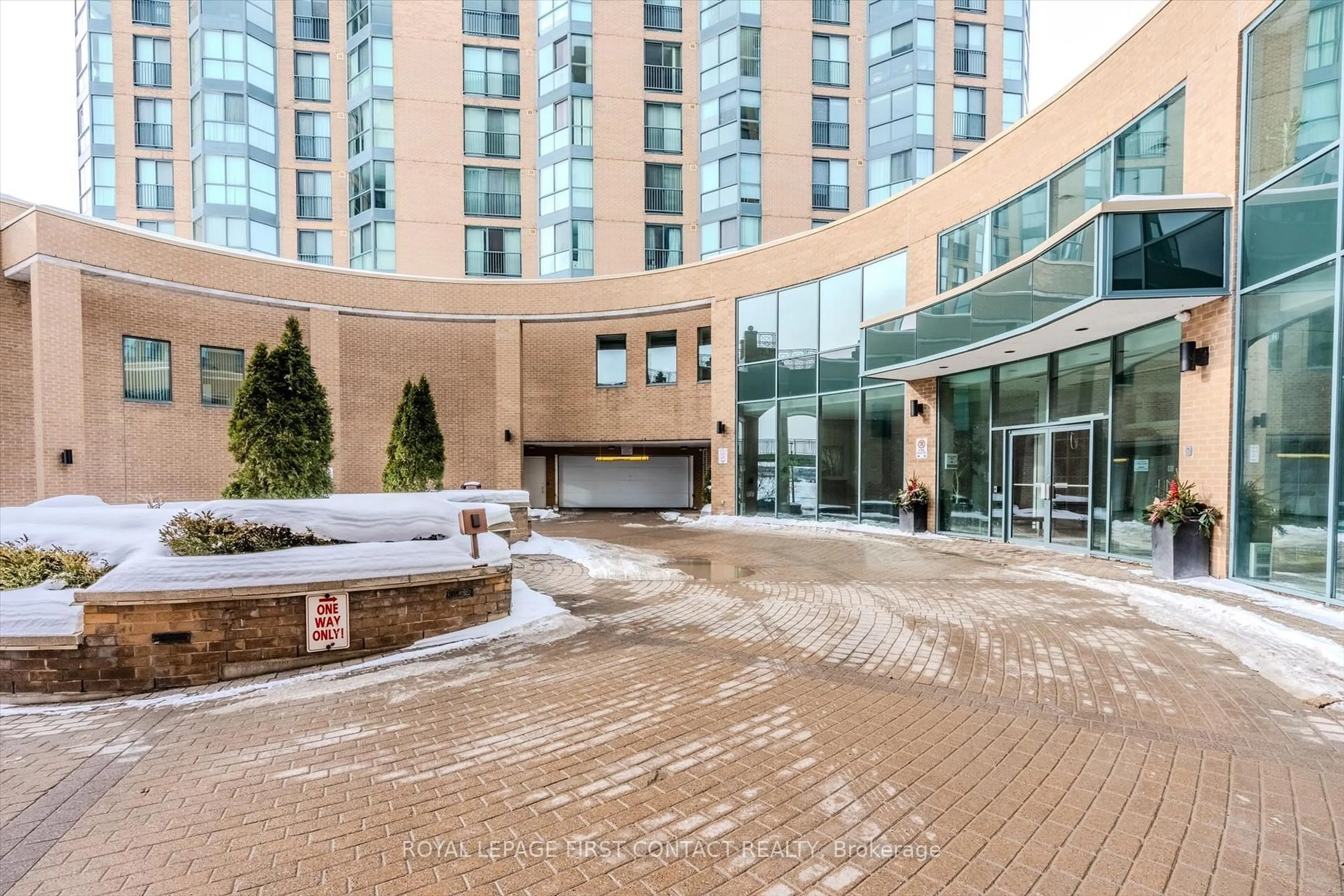 Indoor foyer for 140 Dunlop St #808, Barrie Ontario L4M 6H9