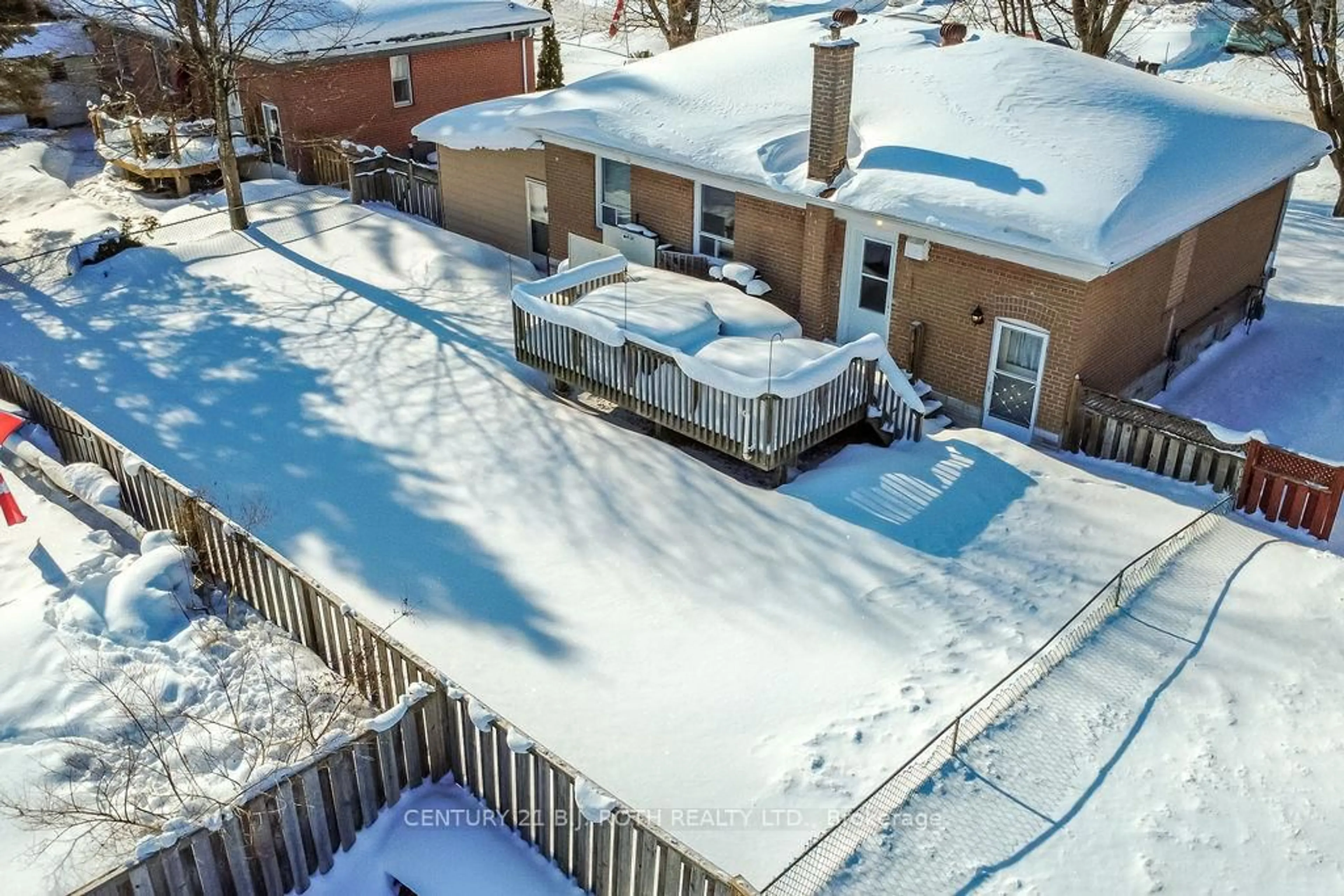 A pic from outside/outdoor area/front of a property/back of a property/a pic from drone, street for 350 MILLARD St, Orillia Ontario L3V 4H4