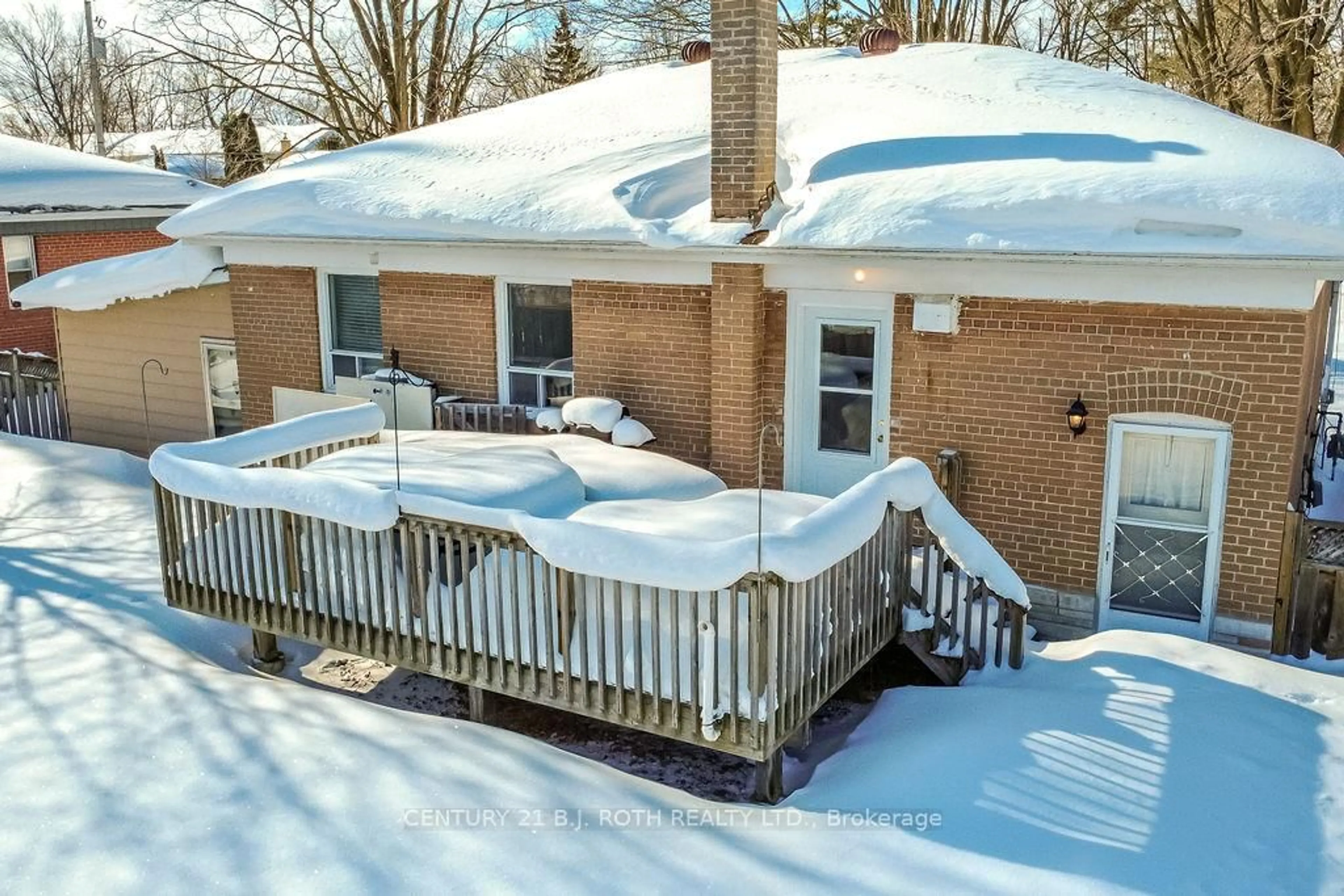 A pic from outside/outdoor area/front of a property/back of a property/a pic from drone, unknown for 350 MILLARD St, Orillia Ontario L3V 4H4
