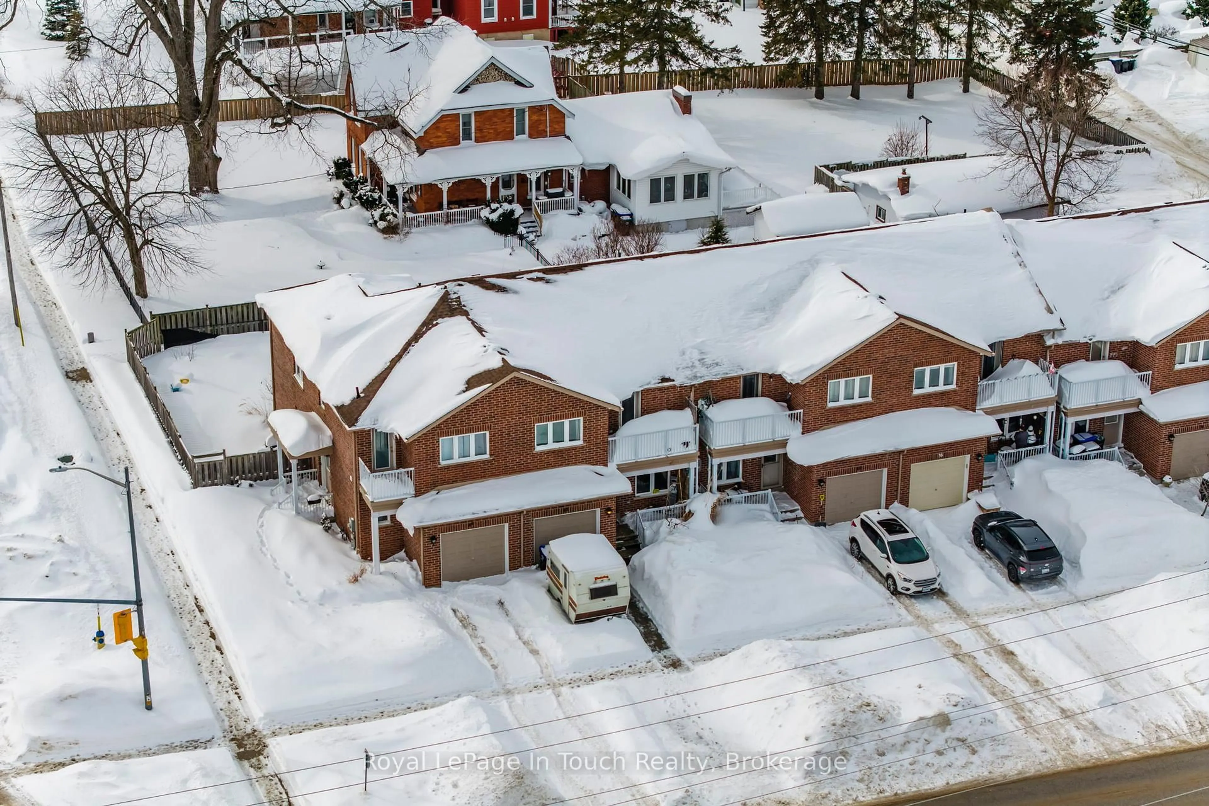 A pic from outside/outdoor area/front of a property/back of a property/a pic from drone, street for 42 Owen St, Penetanguishene Ontario L9M 1M8