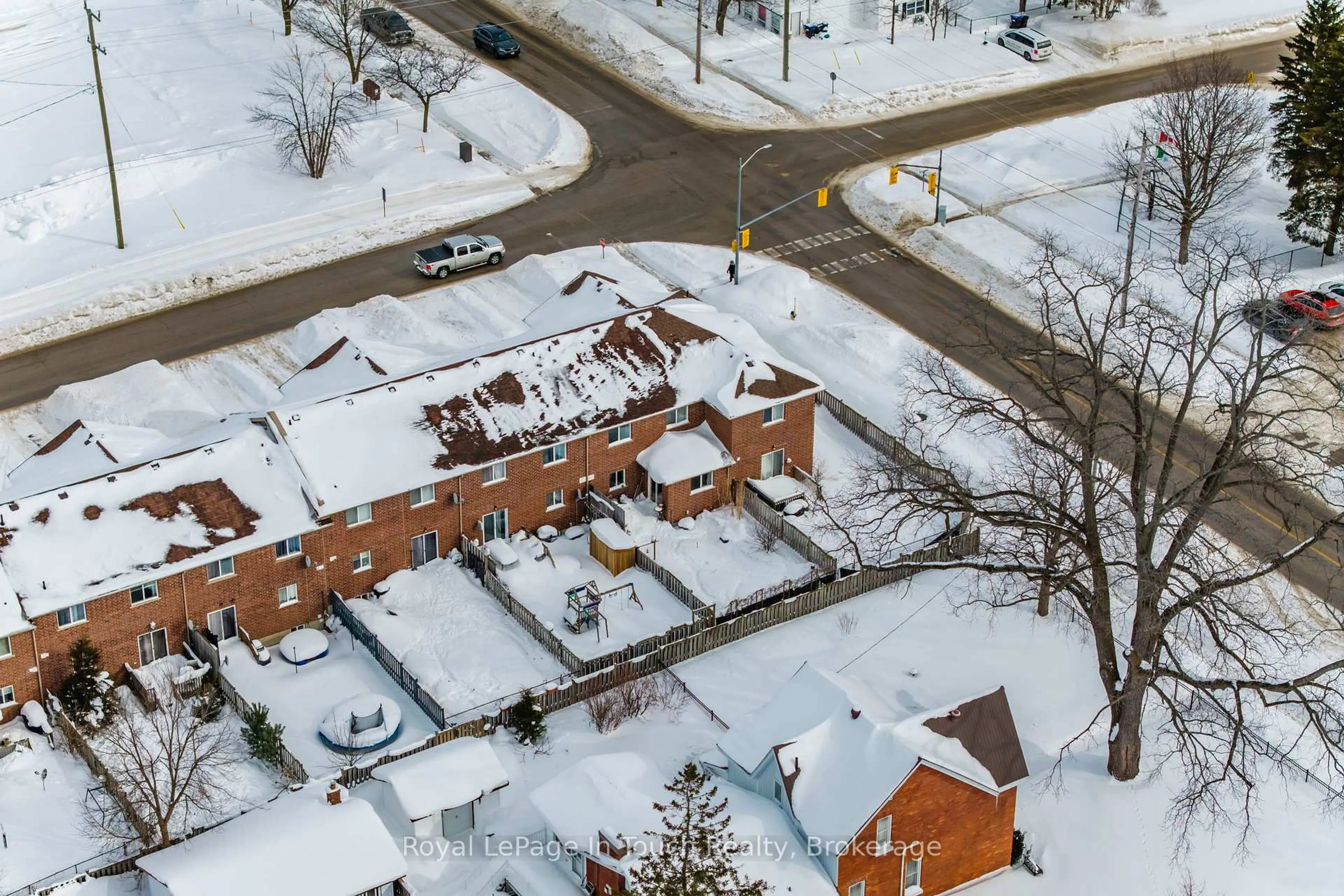 A pic from outside/outdoor area/front of a property/back of a property/a pic from drone, street for 42 Owen St, Penetanguishene Ontario L9M 1M8