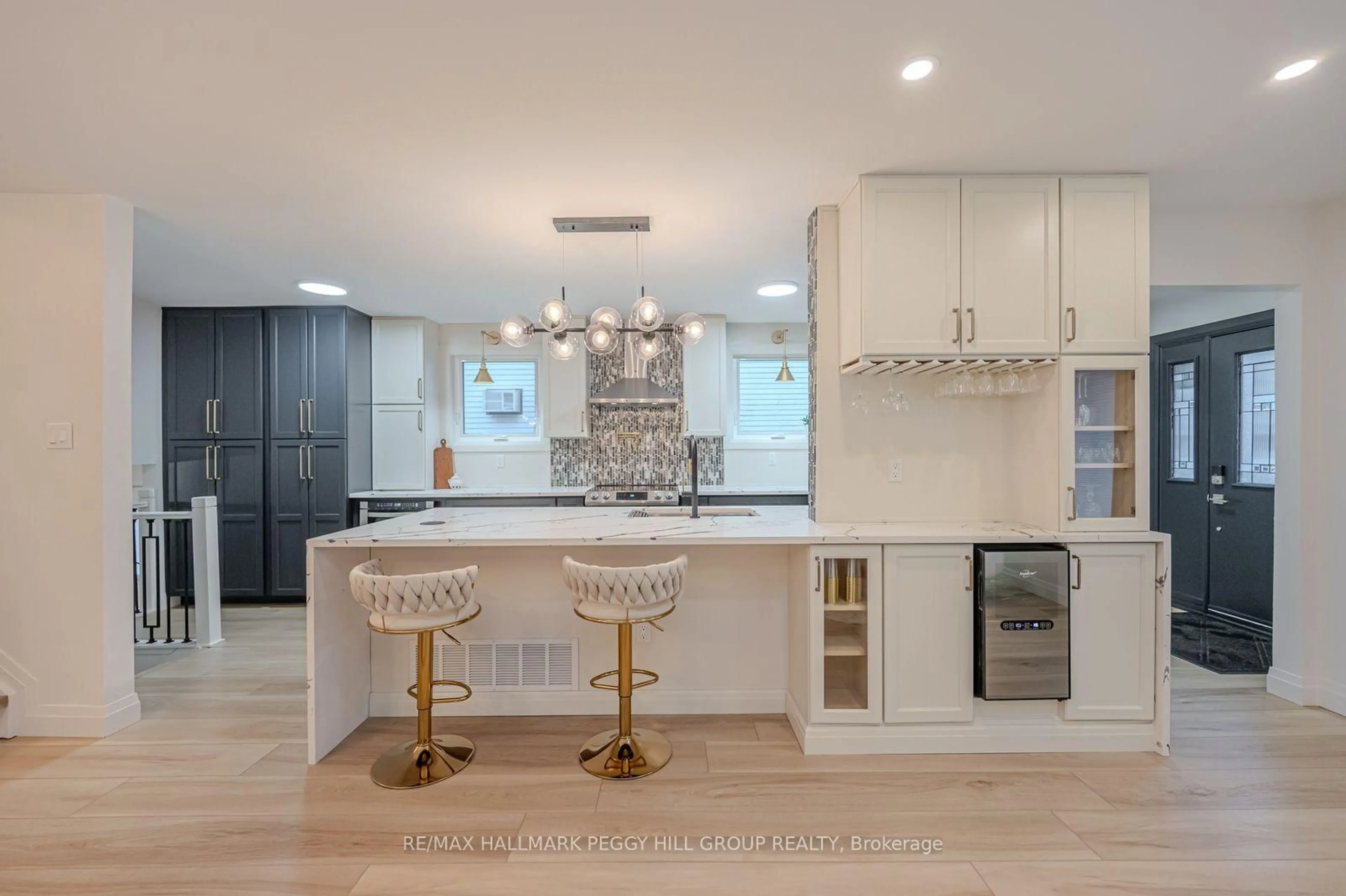 Contemporary kitchen, unknown for 59 Lankin Blvd, Orillia Ontario L3V 6T1