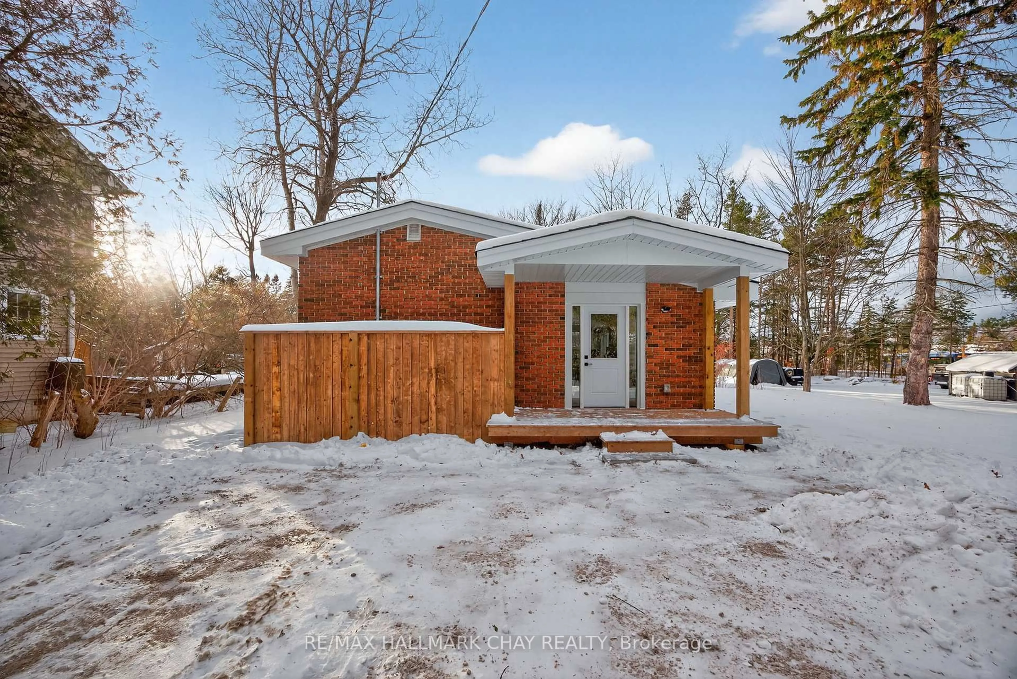 Home with brick exterior material, unknown for 8717 Beachwood Rd, Wasaga Beach Ontario L9Z 2G5