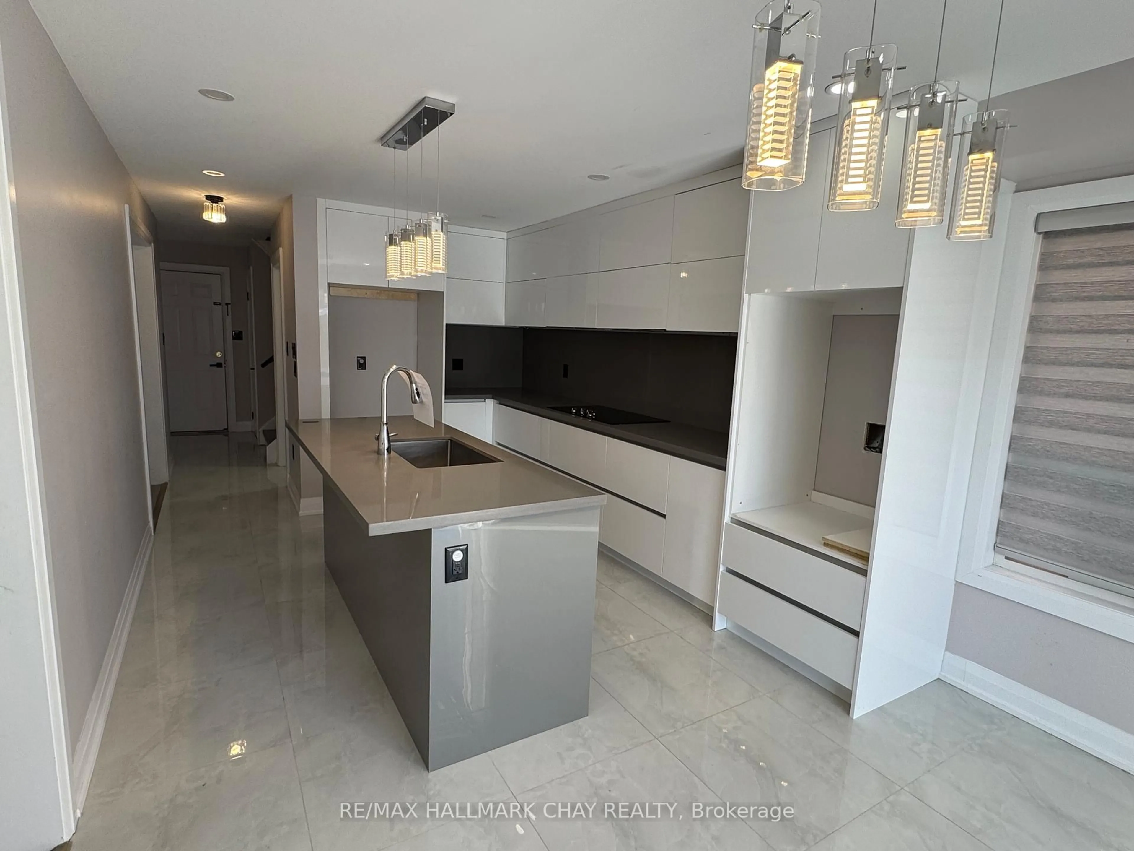 Contemporary kitchen, unknown for 49 Catherine Dr, Barrie Ontario L4N 0Y5