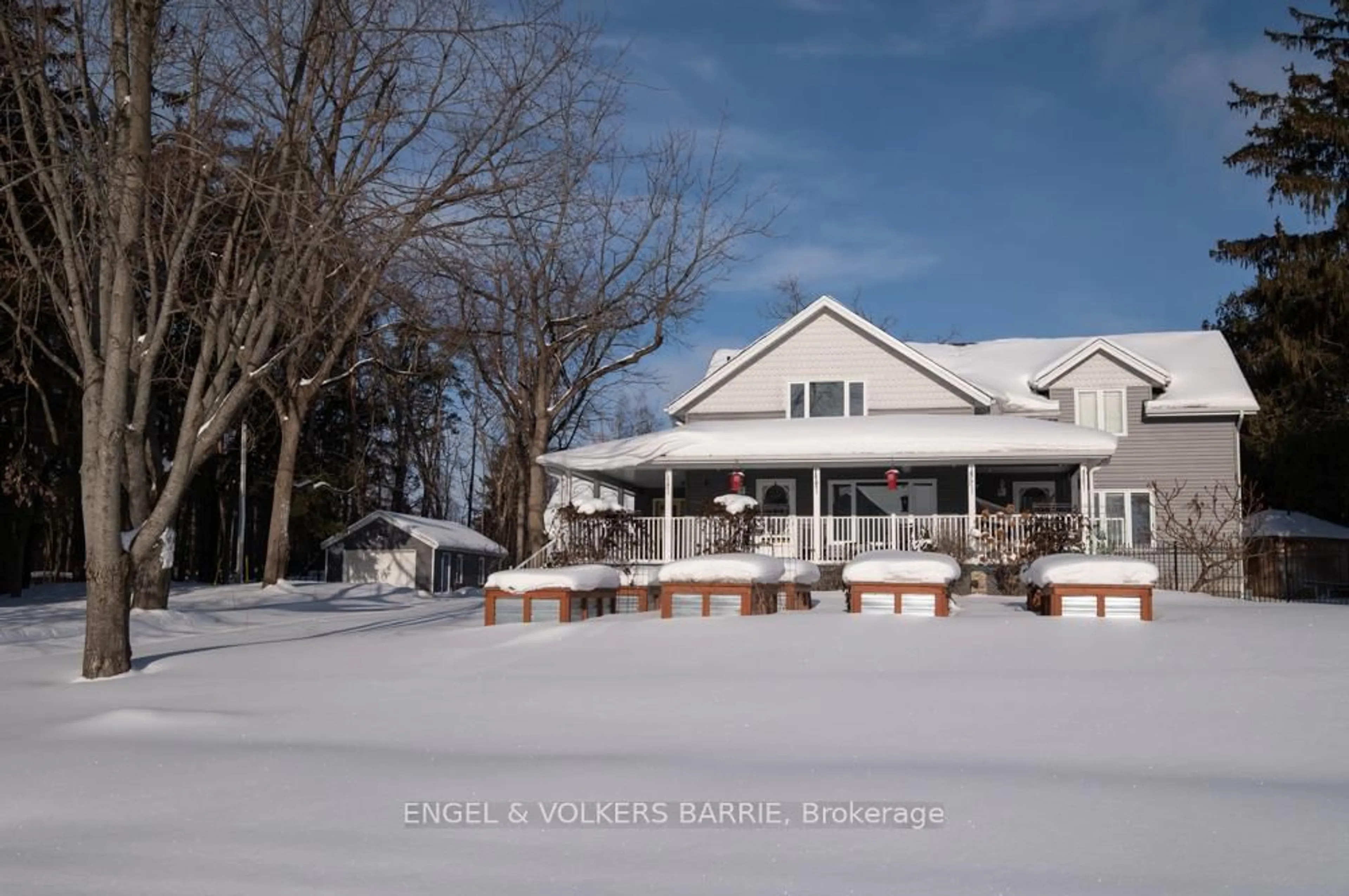 A pic from outside/outdoor area/front of a property/back of a property/a pic from drone, unknown for 112 Lakeshore Rd, Oro-Medonte Ontario L0L 2E0