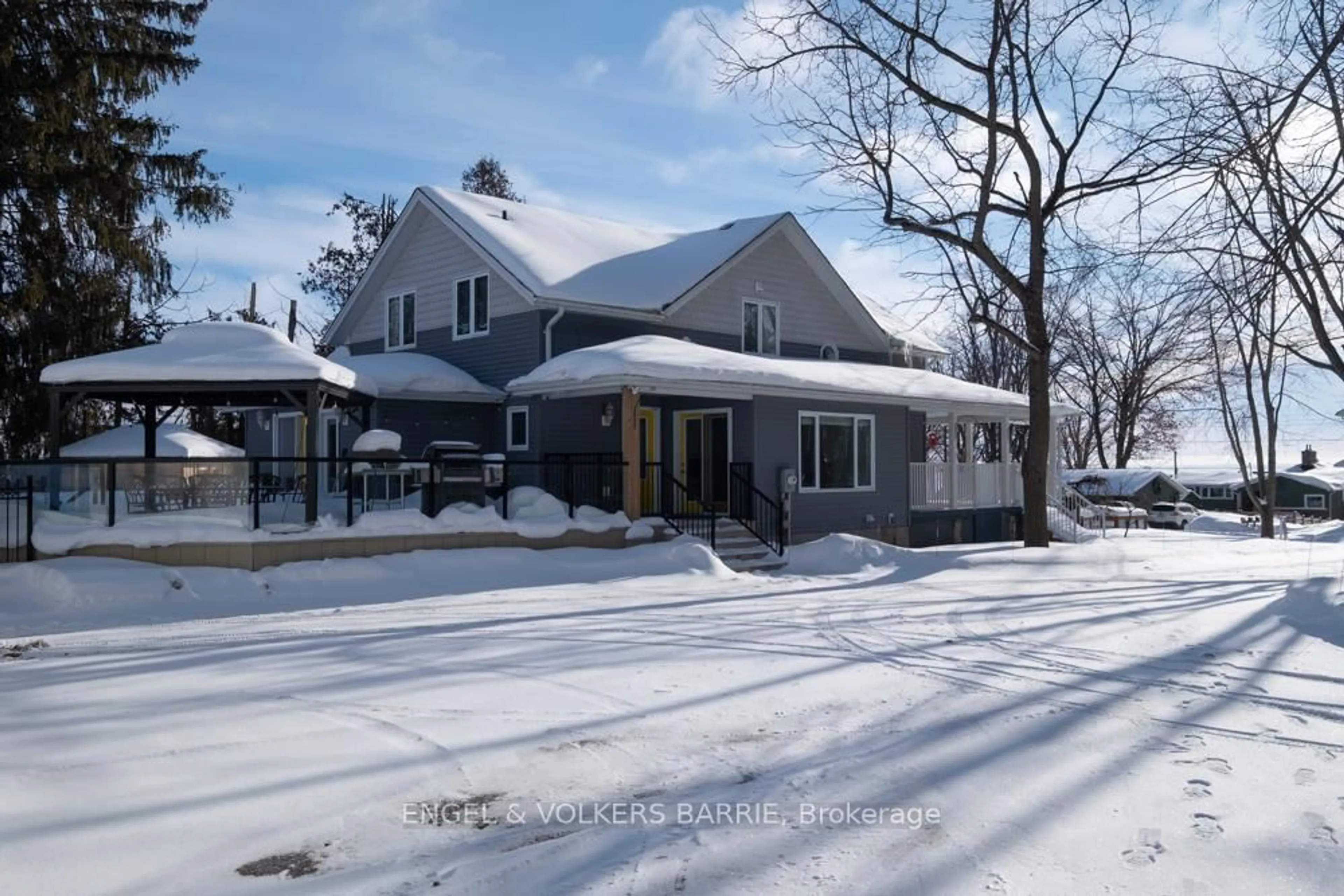 A pic from outside/outdoor area/front of a property/back of a property/a pic from drone, street for 112 Lakeshore Rd, Oro-Medonte Ontario L0L 2E0