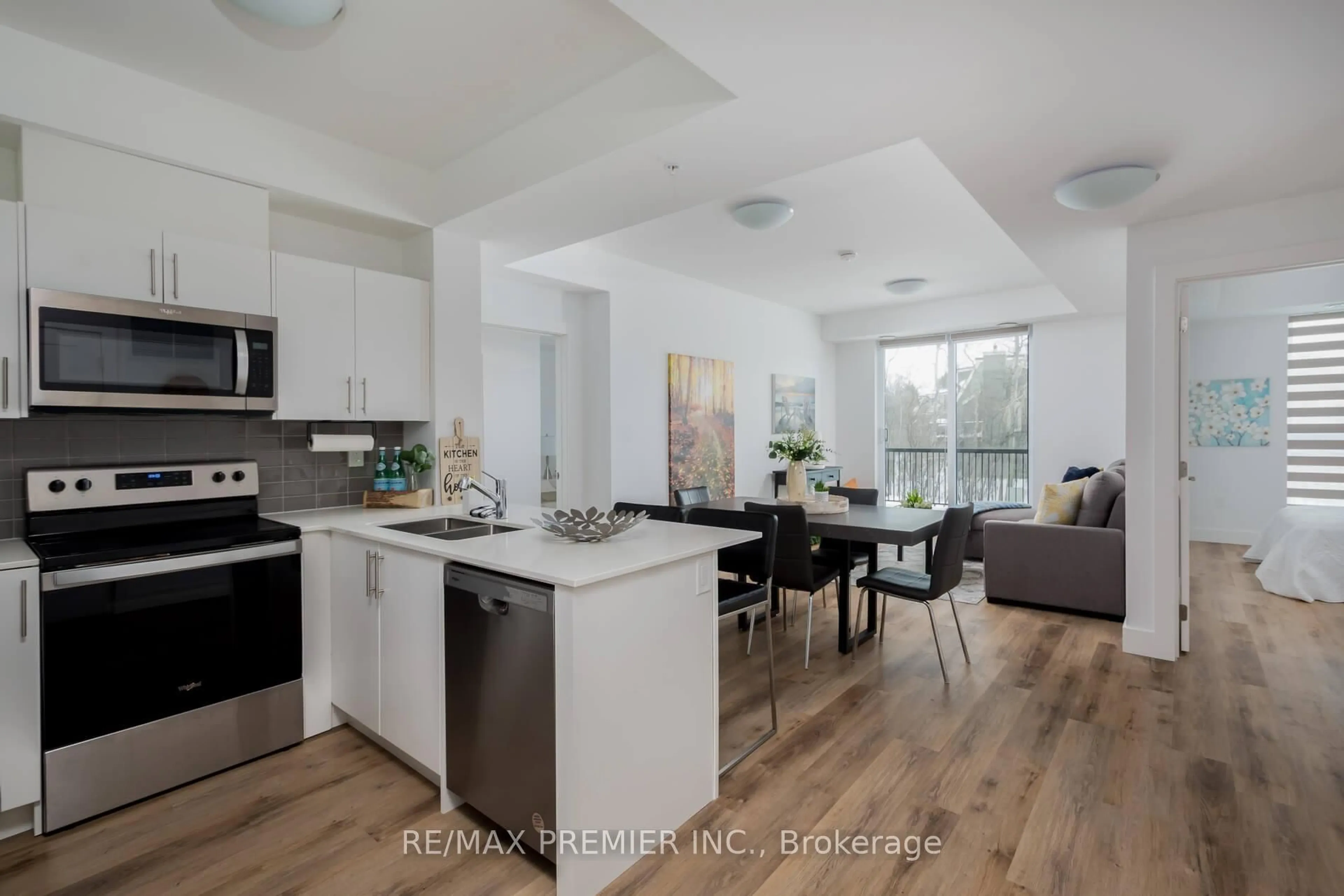 Open concept kitchen, unknown for 4 Kimberly Lane #120, Collingwood Ontario L9Y 5B4