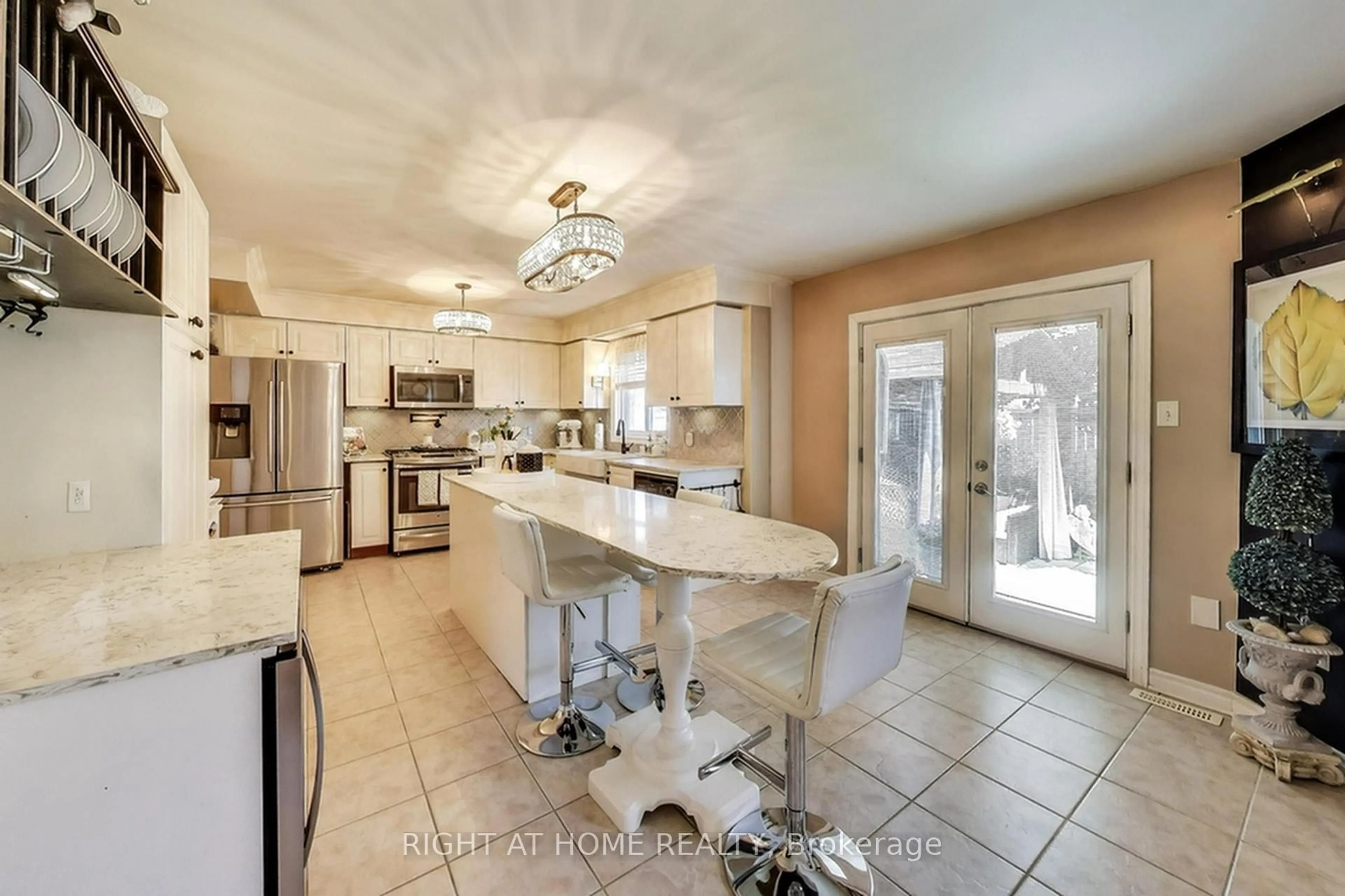 Open concept kitchen, ceramic/tile floor for 55 Knupp Rd, Barrie Ontario L4N 0R7