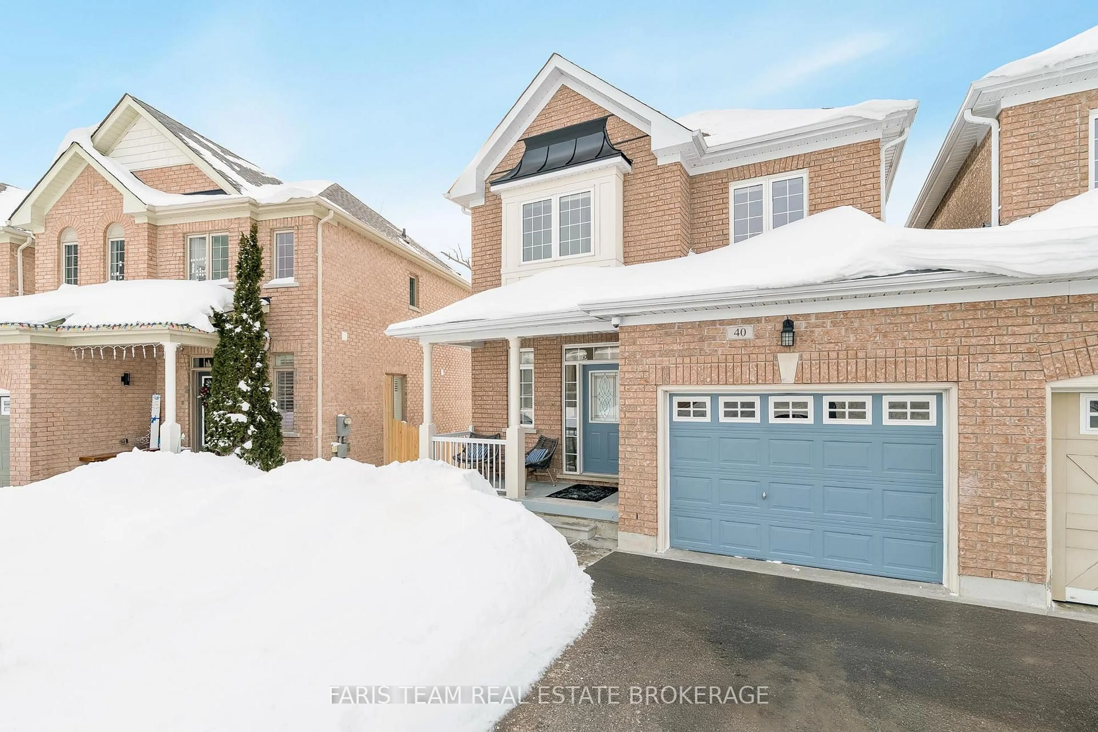 A pic from outside/outdoor area/front of a property/back of a property/a pic from drone, street for 40 Forsyth Cres, Barrie Ontario L4N 7T6