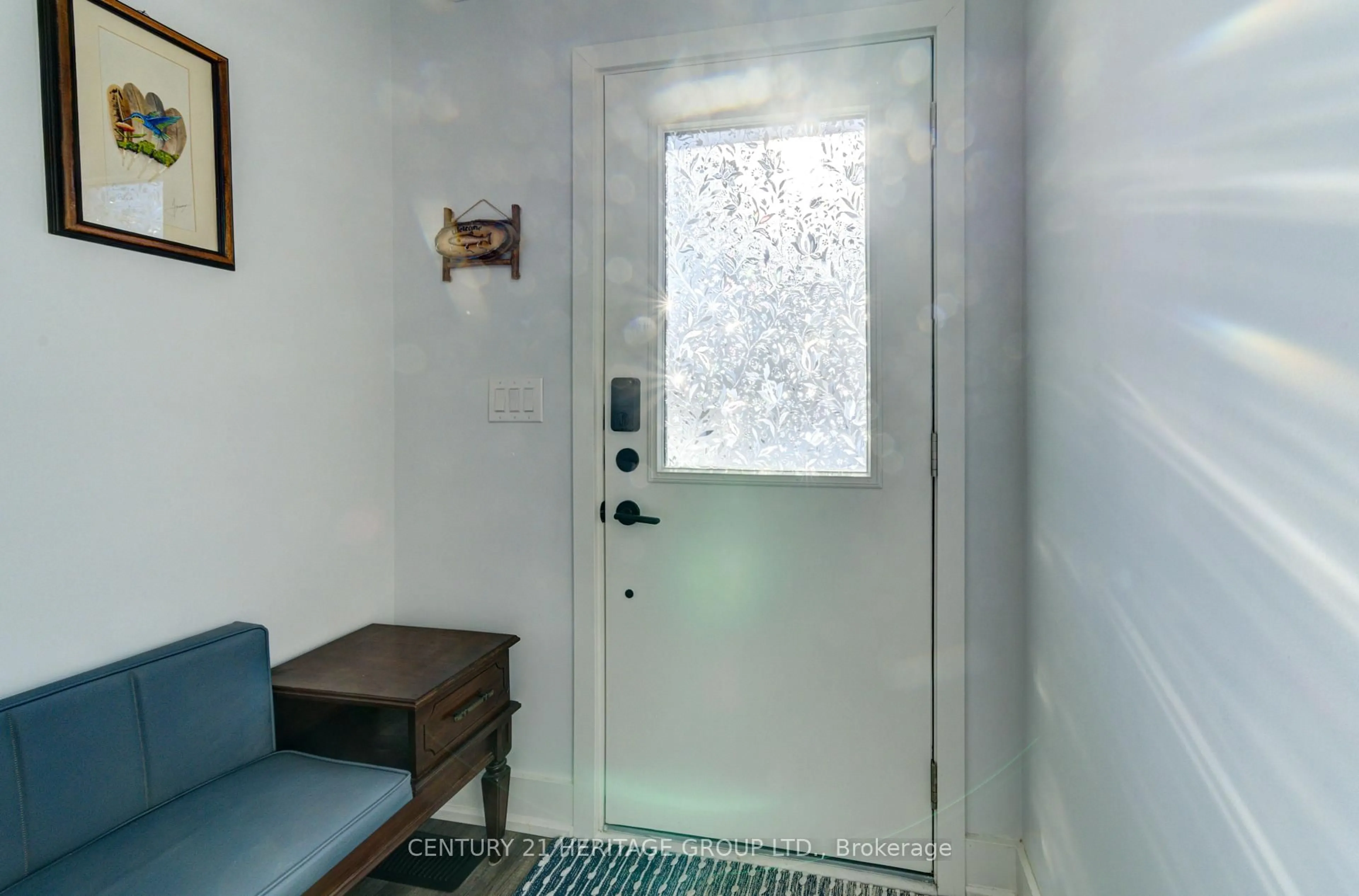 Indoor entryway for 44 Ruby Cres, Orillia Ontario L3V 8M3