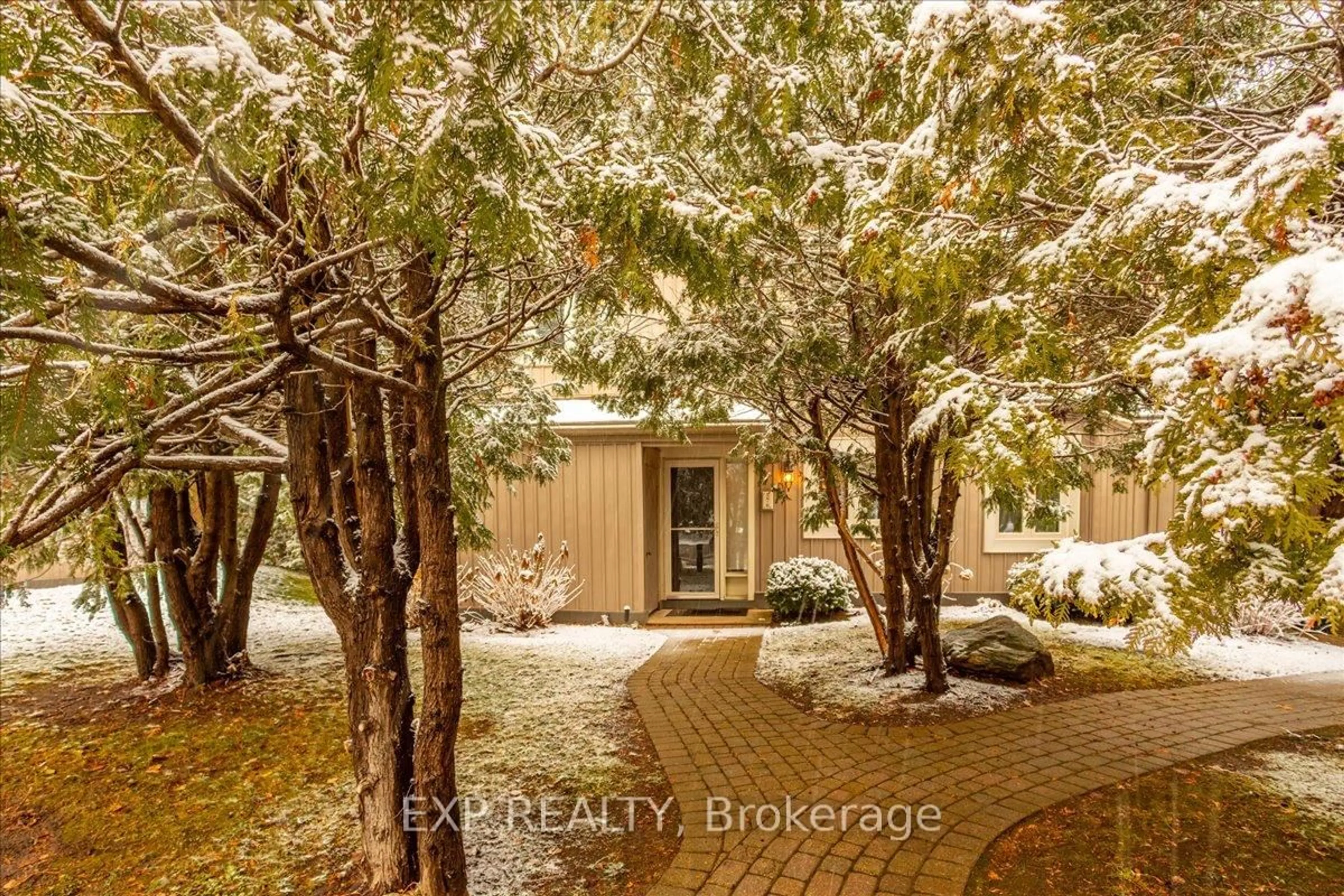 Indoor entryway for 576 Oxbow Cres #16, Collingwood Ontario L9Y 5B4