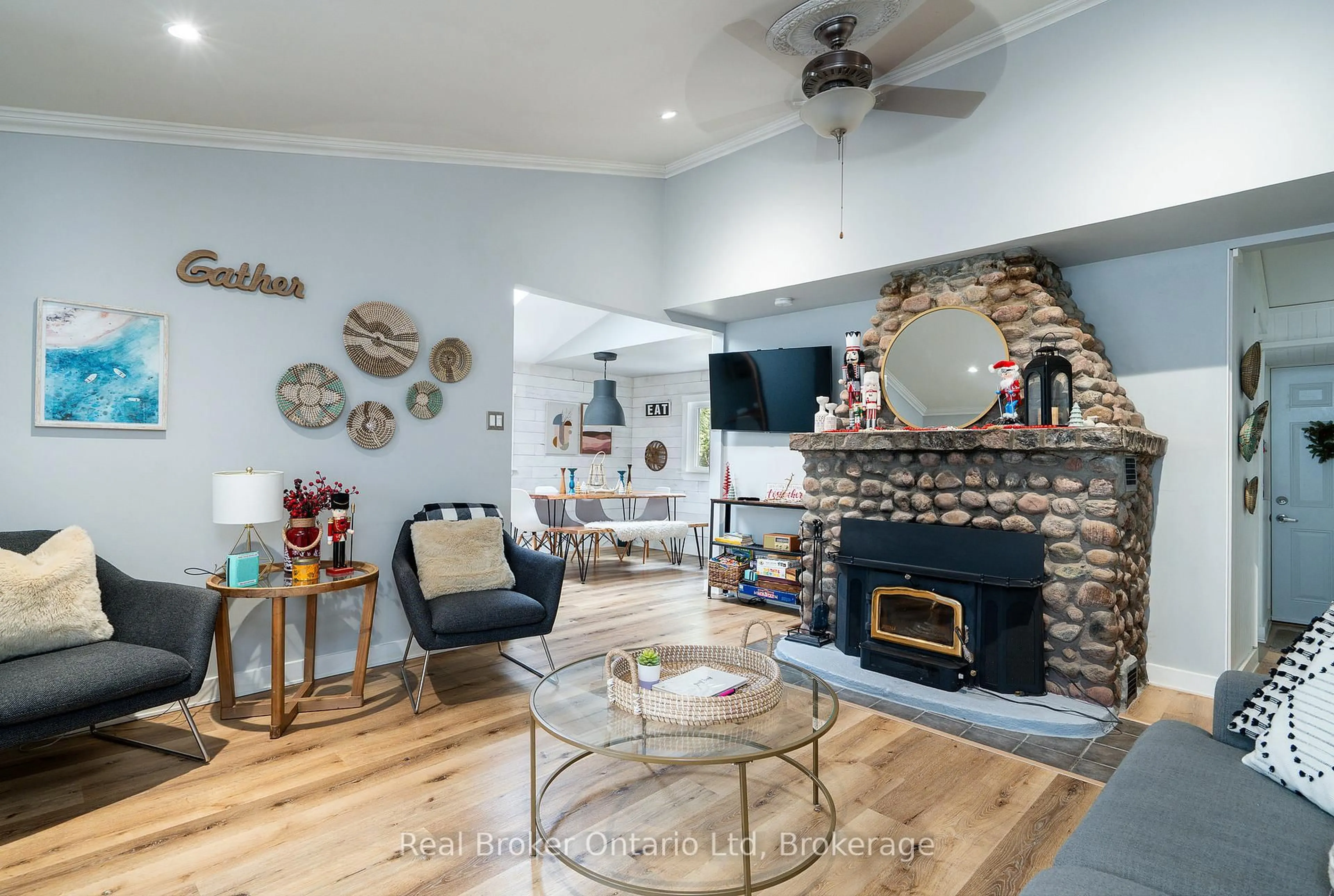 Living room with furniture, unknown for 1071 LAWSON Rd, Tiny Ontario L0L 1P0