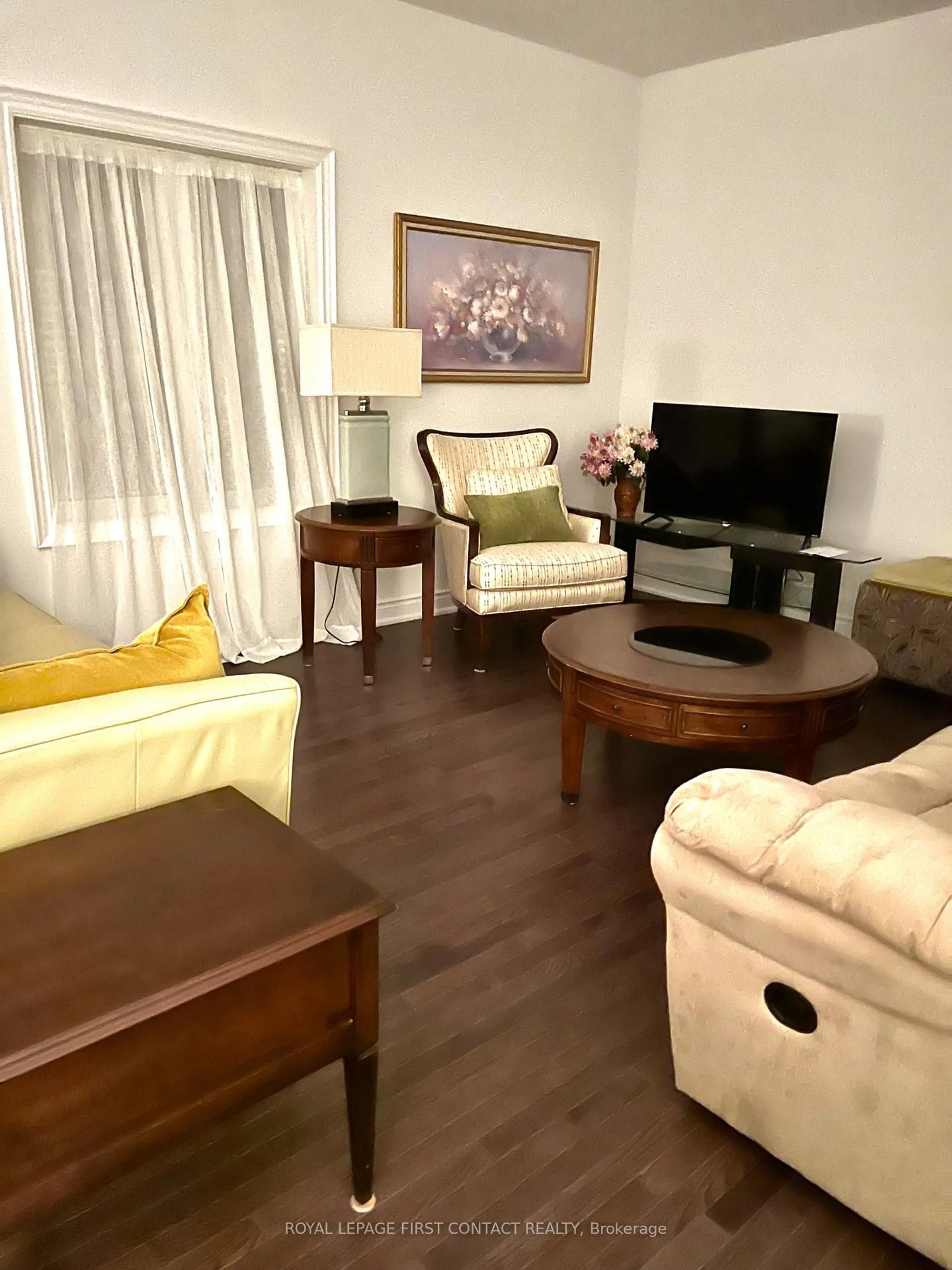 Living room with furniture, wood/laminate floor for 6 Misty Ridge Rd, Wasaga Beach Ontario L9Z 0R8