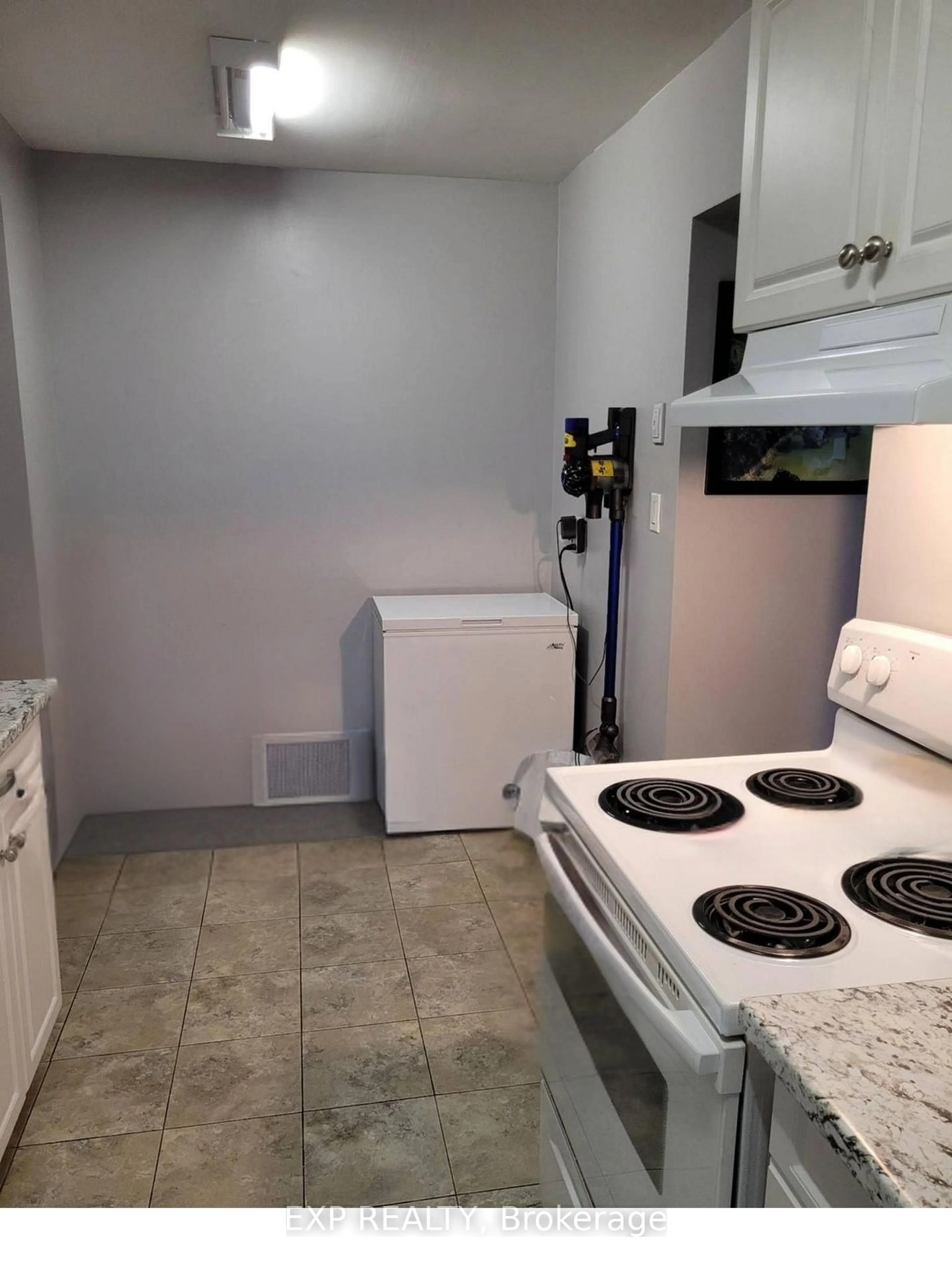 Standard kitchen, unknown for 2 Bernick Dr #9, Barrie Ontario L4M 5K4