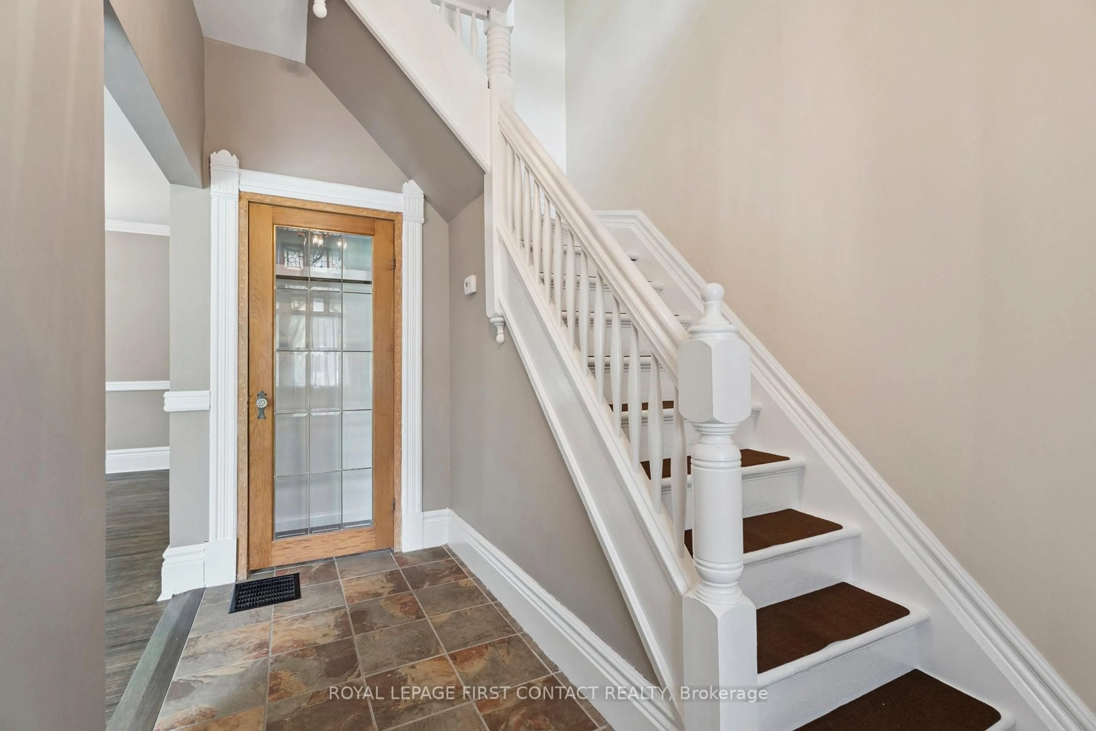 Indoor entryway for 55 Burton Ave, Barrie Ontario L4N 2R5
