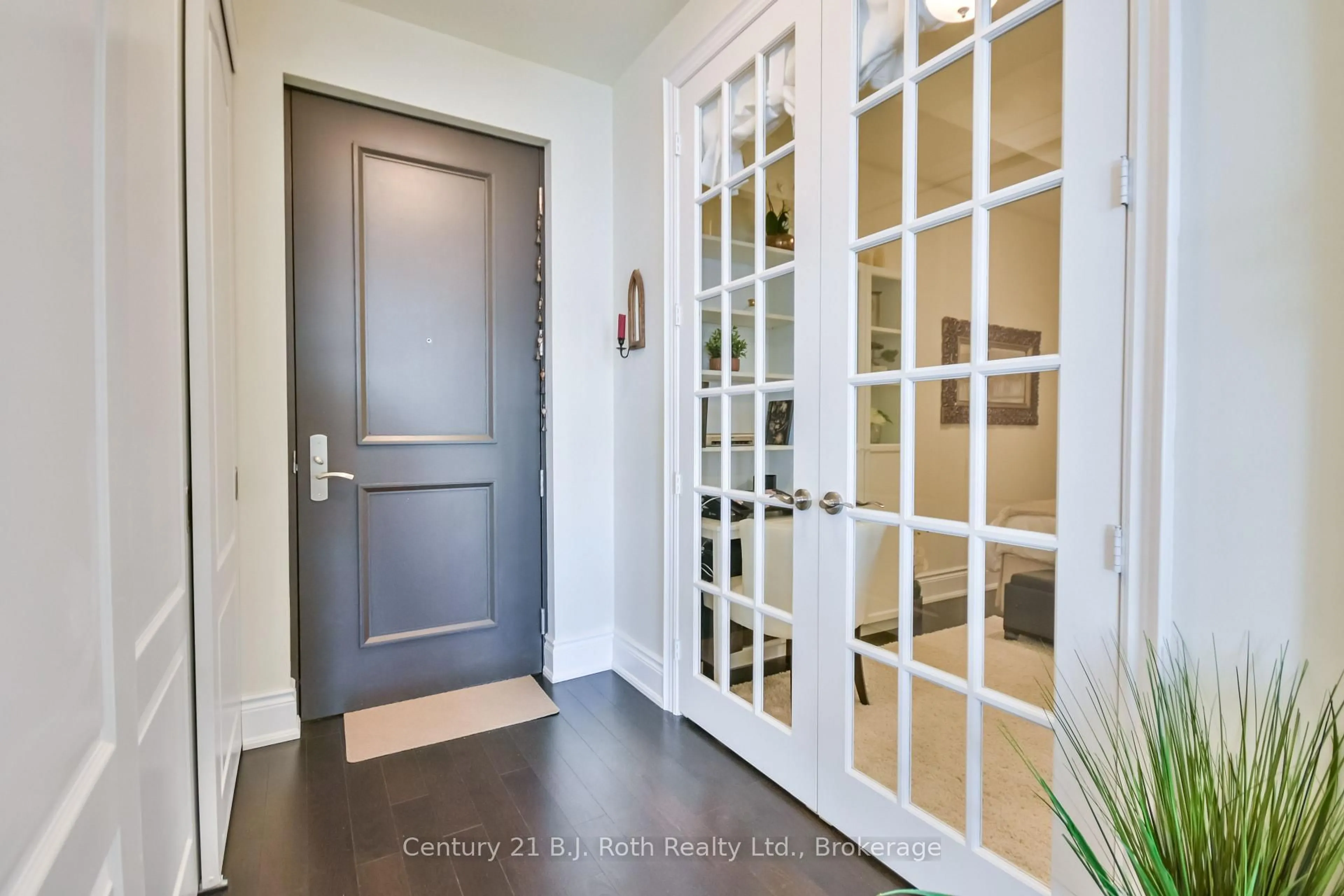 Indoor entryway for 90 Orchard Point Rd #LS04, Orillia Ontario L3V 8K4