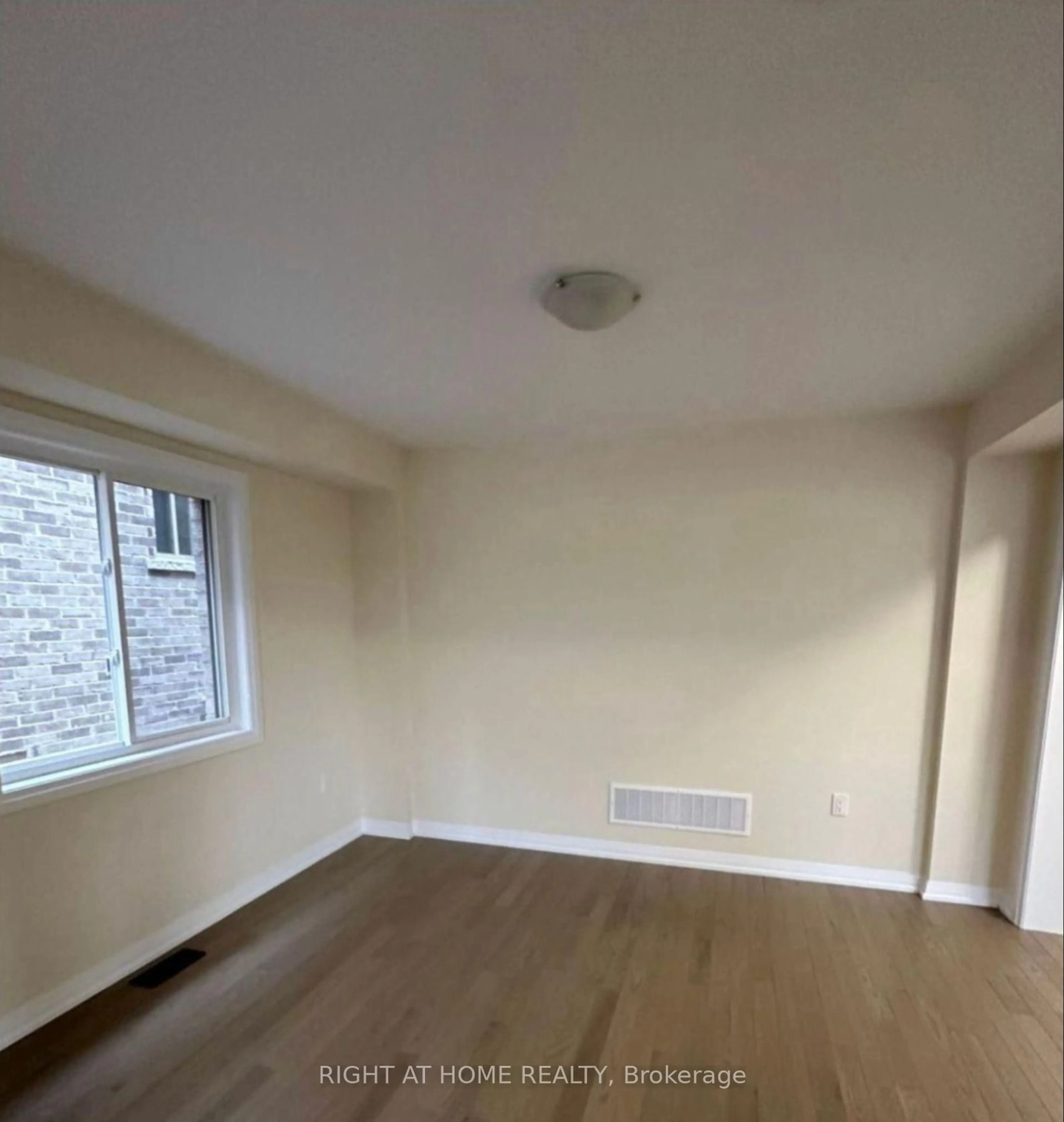 A pic of a room for 5 Revol Rd, Penetanguishene Ontario L9M 1N8