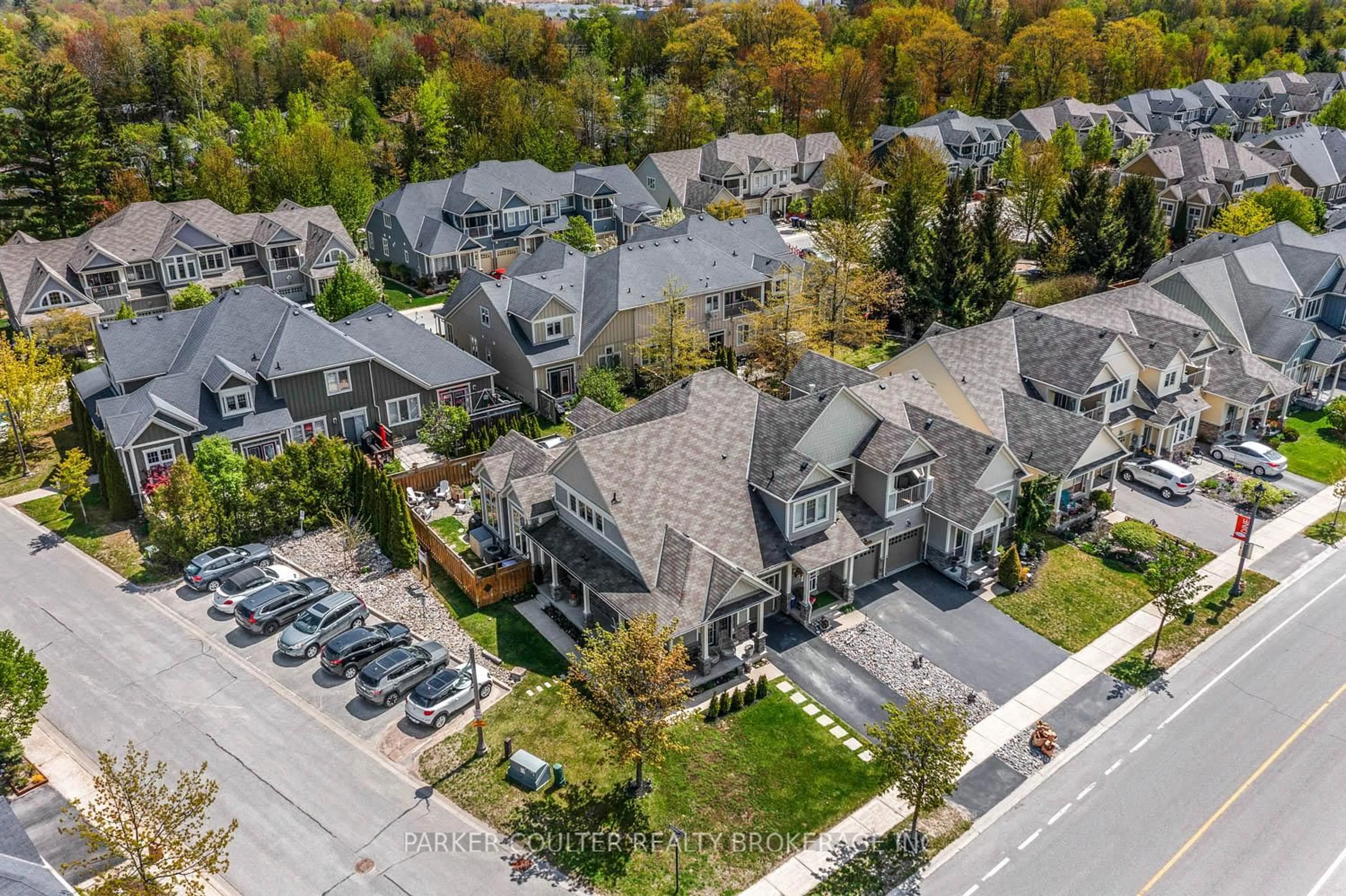 A pic from outside/outdoor area/front of a property/back of a property/a pic from drone, street for 300 Stonebridge Blvd, Wasaga Beach Ontario L9Z 0E7