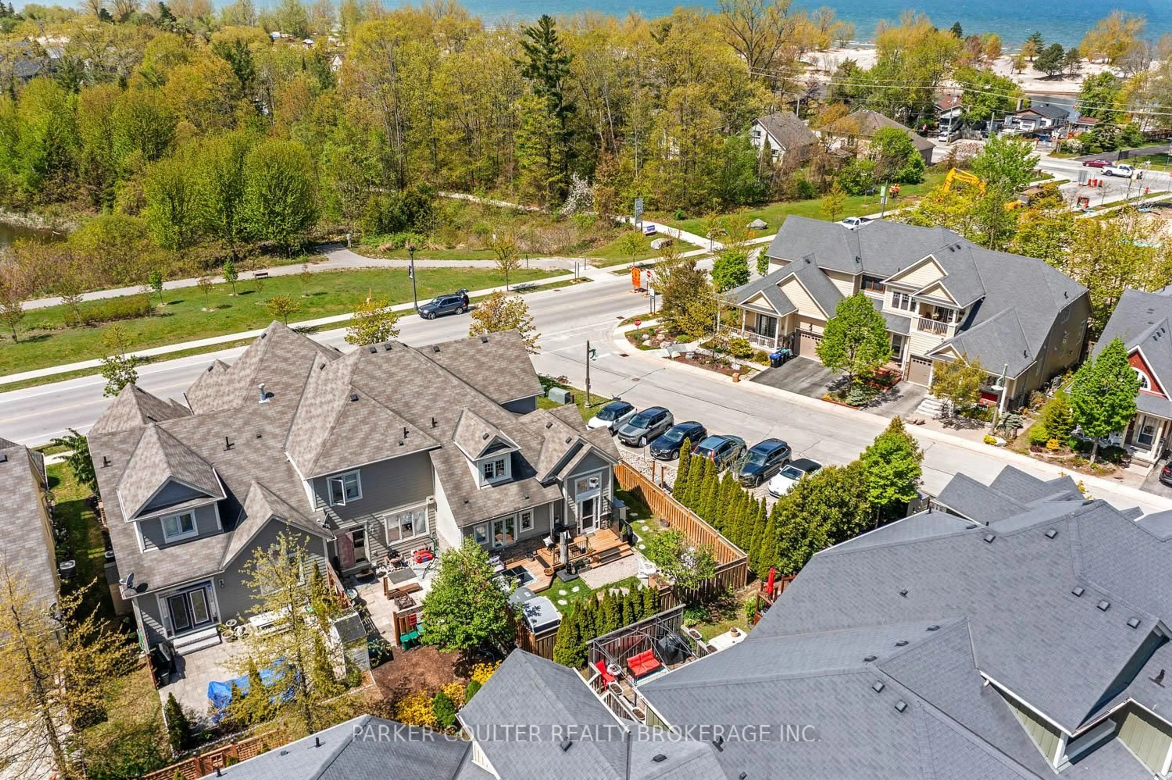 A pic from outside/outdoor area/front of a property/back of a property/a pic from drone, water/lake/river/ocean view for 300 Stonebridge Blvd, Wasaga Beach Ontario L9Z 0E7