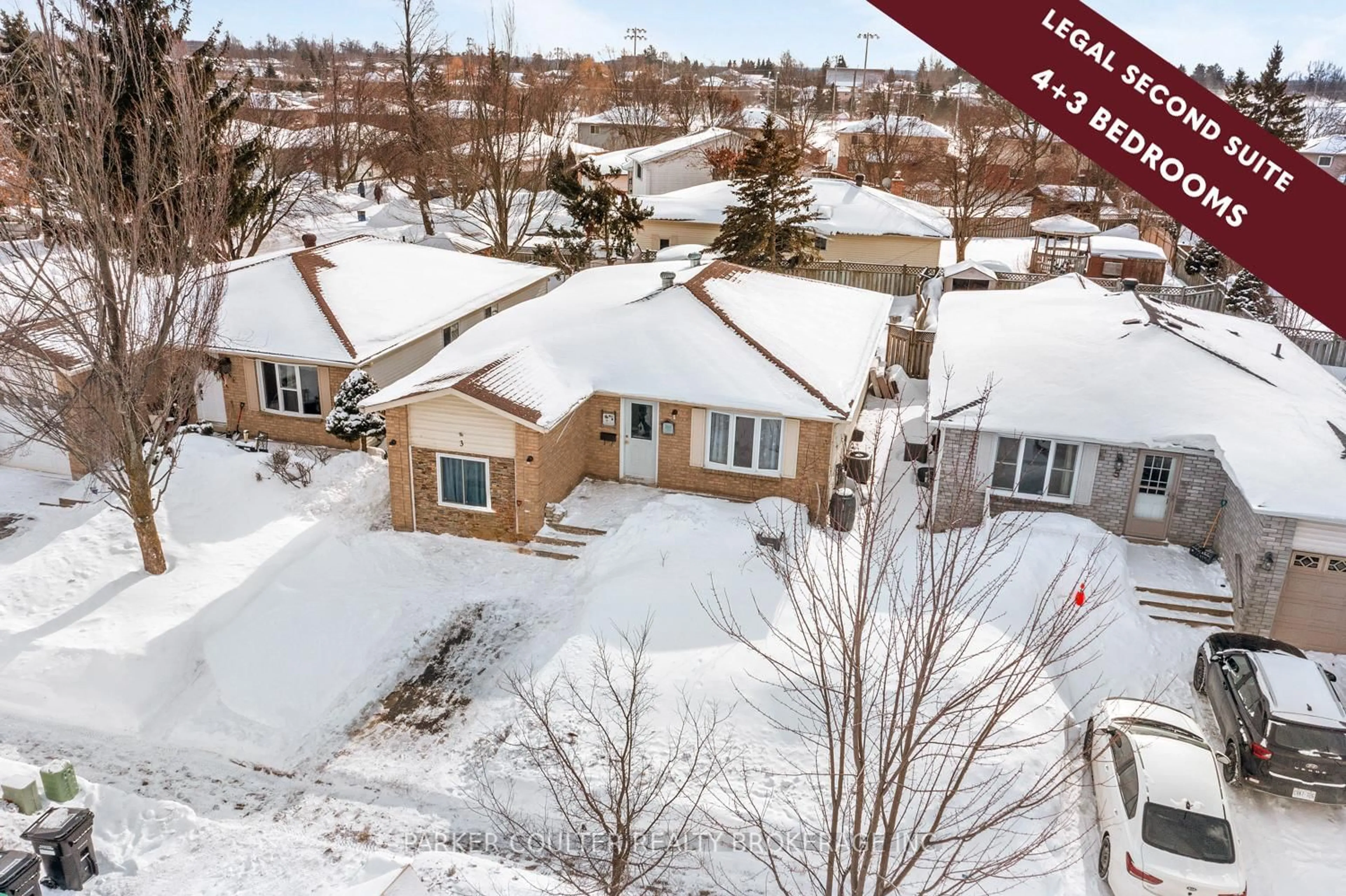 A pic from outside/outdoor area/front of a property/back of a property/a pic from drone, street for 3 Hickling Tr, Barrie Ontario L4M 5V7