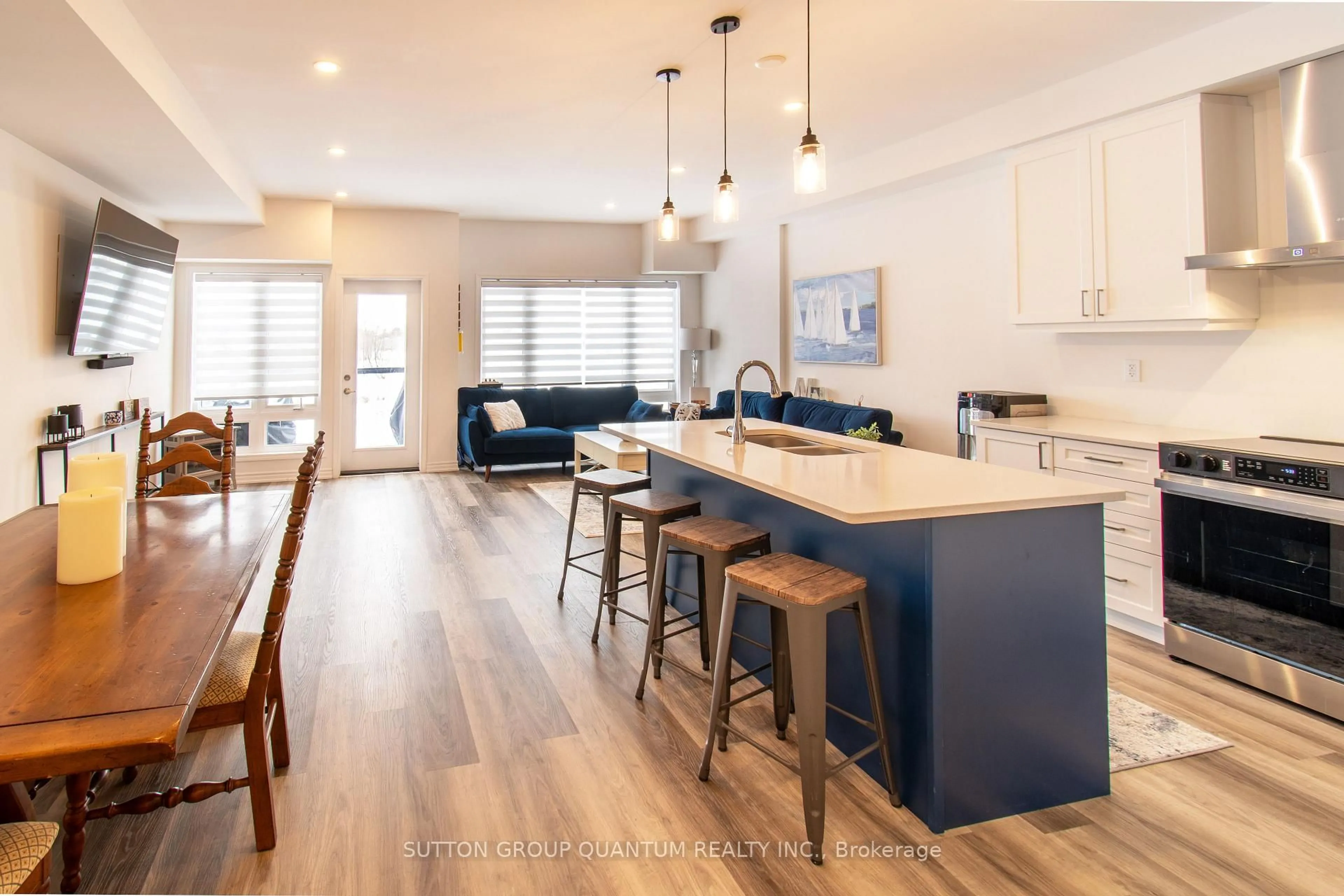 Open concept kitchen, wood/laminate floor for 158 Elgin St, Orillia Ontario L3V 1R2