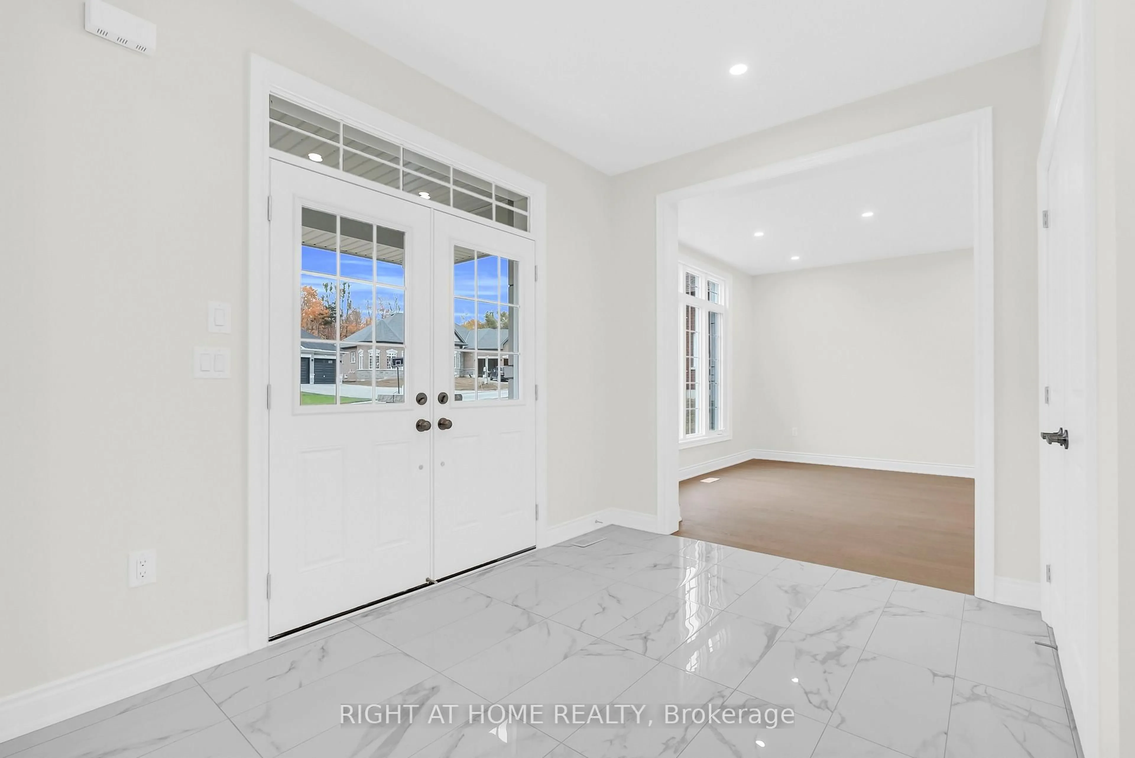 Indoor entryway for 76 Ruby Rdge, Oro-Medonte Ontario L0L 2E0