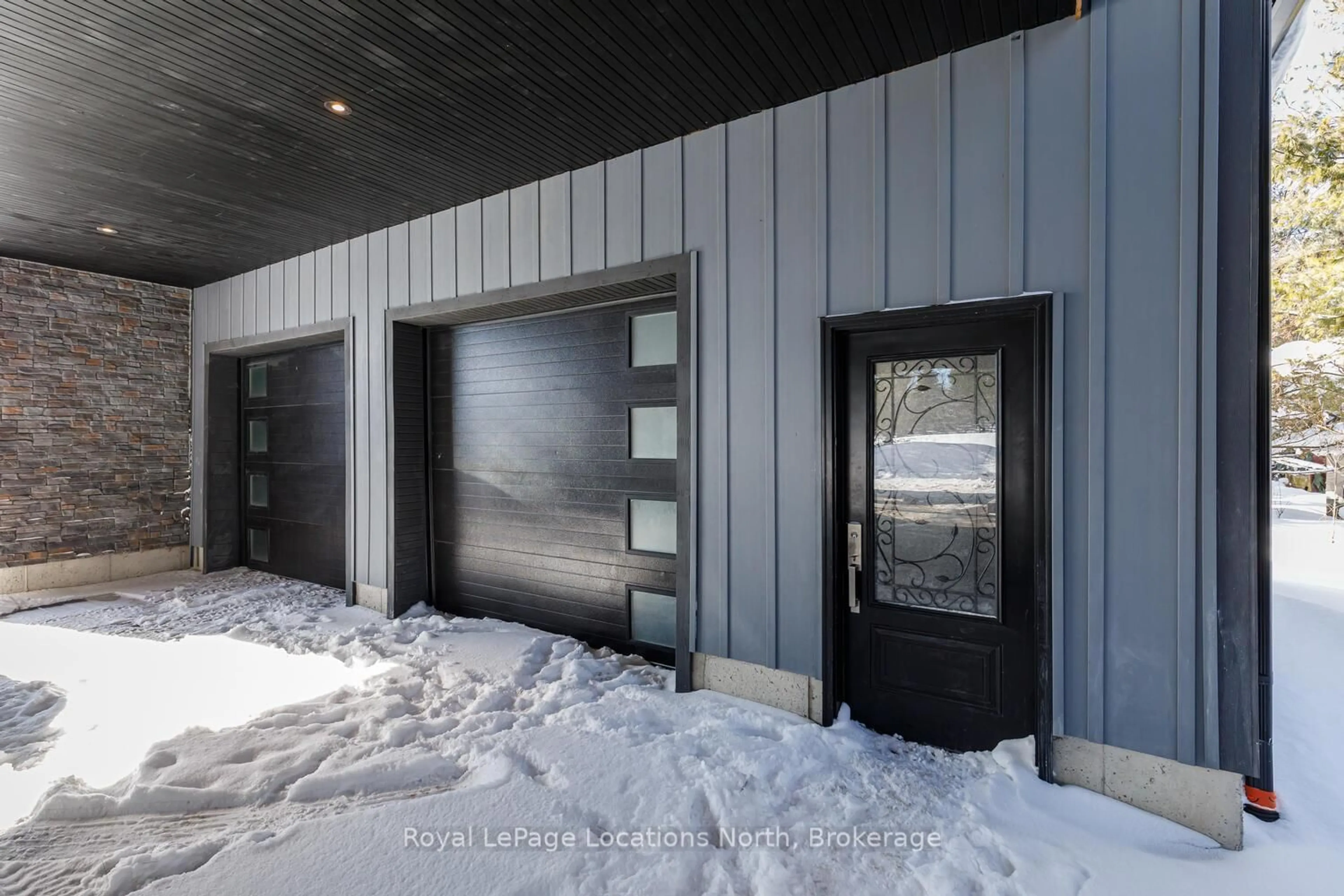 Indoor entryway for 1092 County Road 124 Rd, Clearview Ontario N0C 1M0