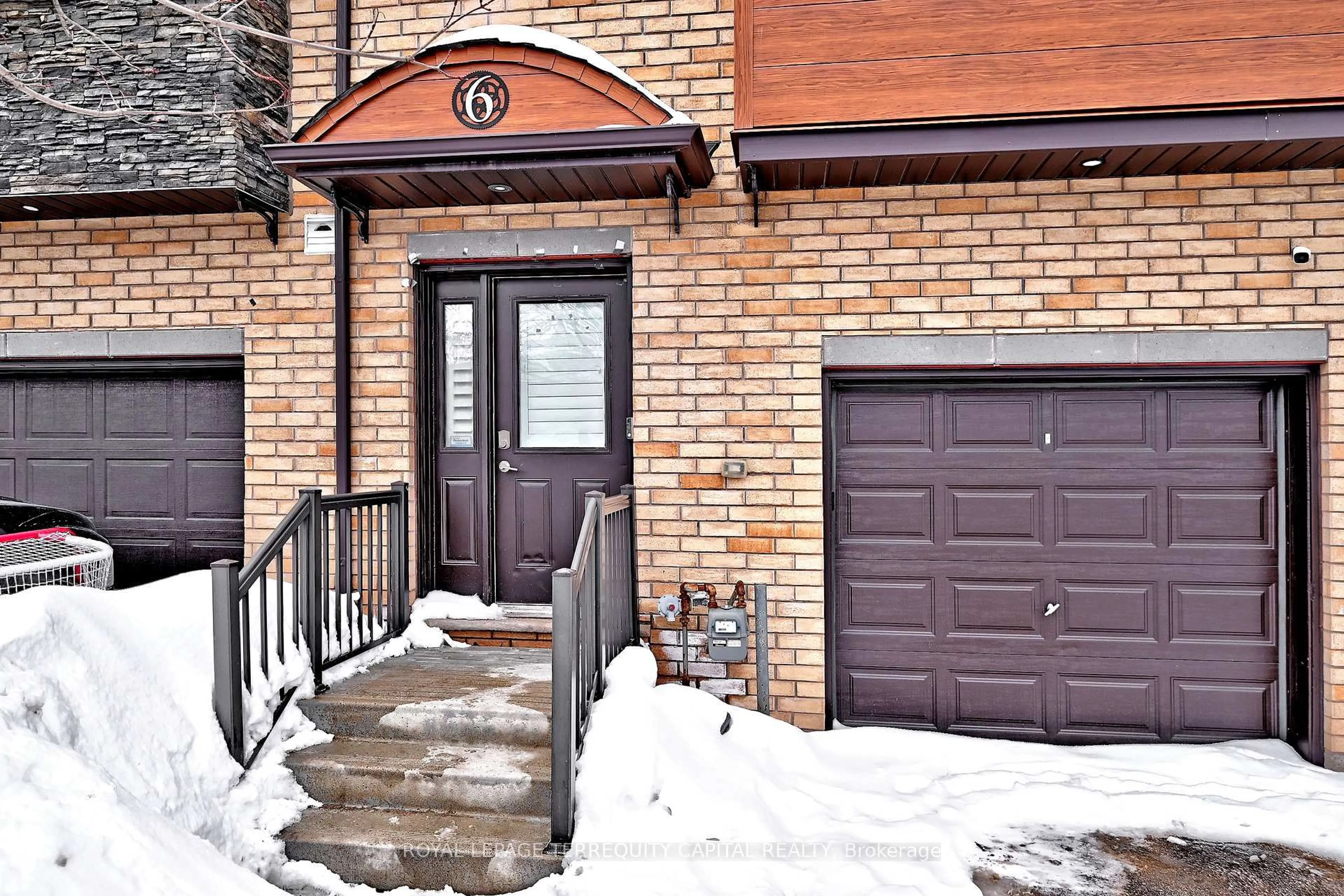 Indoor entryway for 29 Madelaine Dr #6, Barrie Ontario L9J 0G8