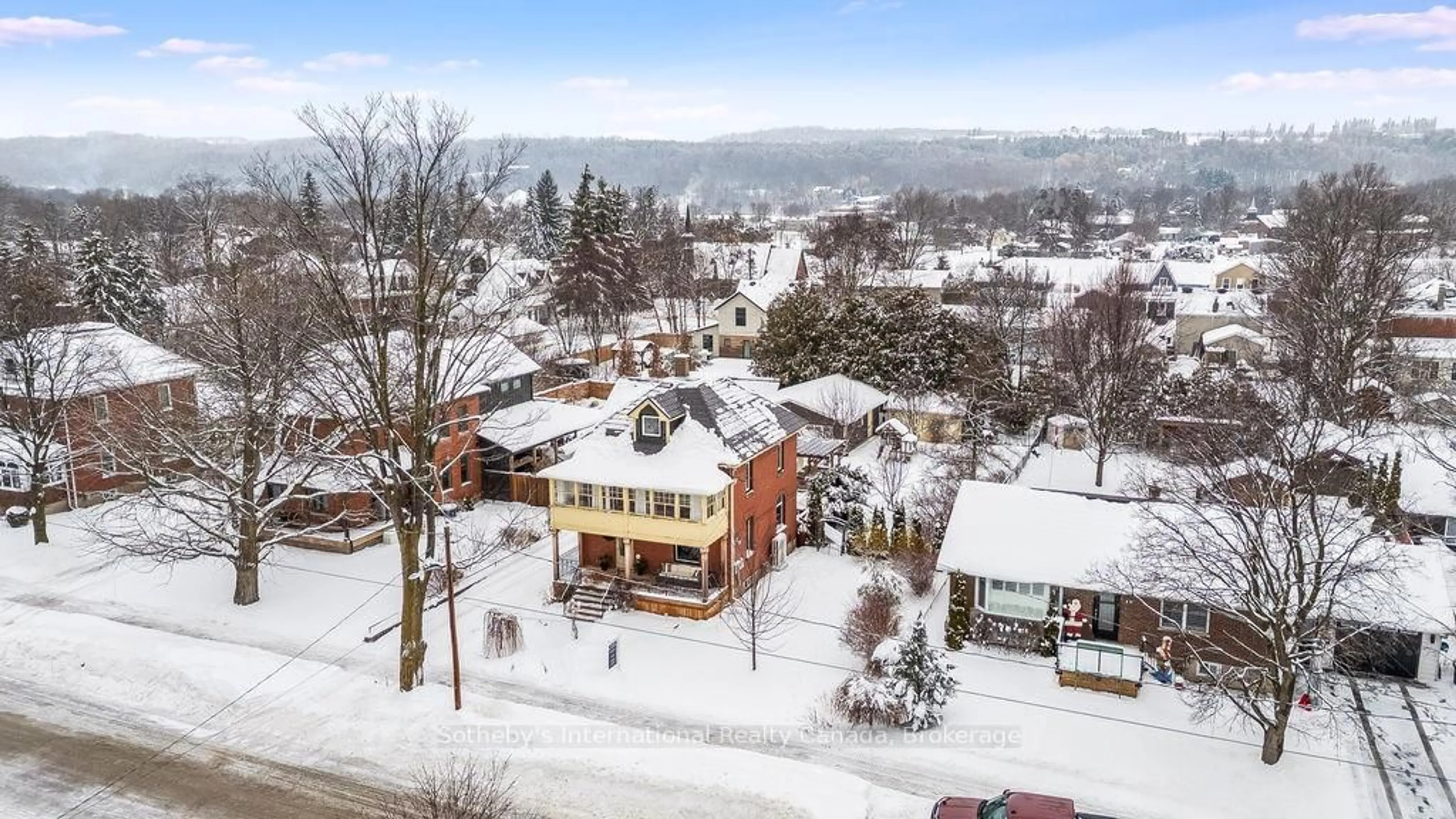 A pic from outside/outdoor area/front of a property/back of a property/a pic from drone, mountain view for 12 Elizabeth St, Clearview Ontario L0M 1G0
