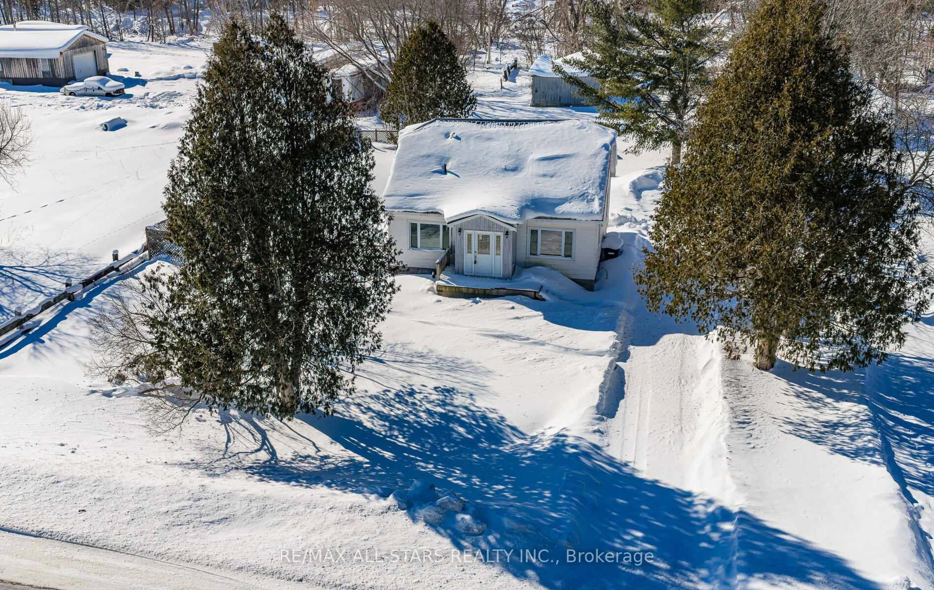 A pic from outside/outdoor area/front of a property/back of a property/a pic from drone, street for 12530 County Road 16 Rd, Severn Ontario L0K 2C0