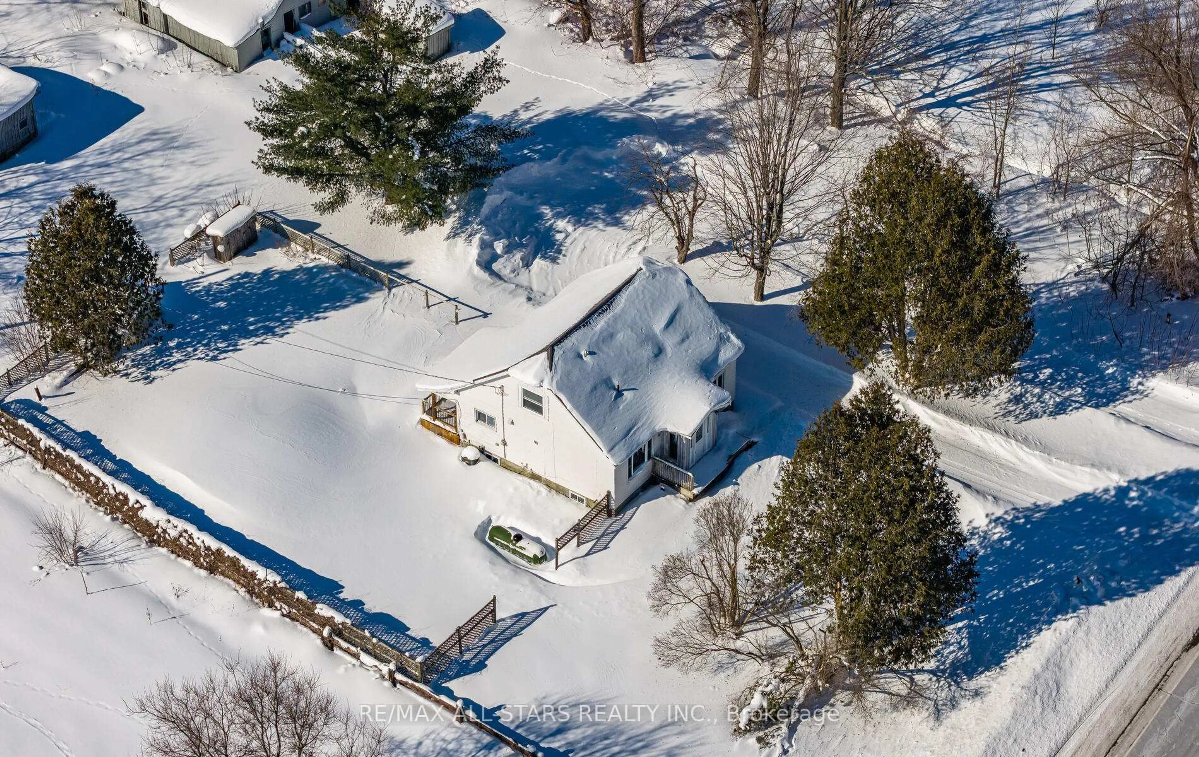 A pic from outside/outdoor area/front of a property/back of a property/a pic from drone, street for 12530 County Road 16 Rd, Severn Ontario L0K 2C0