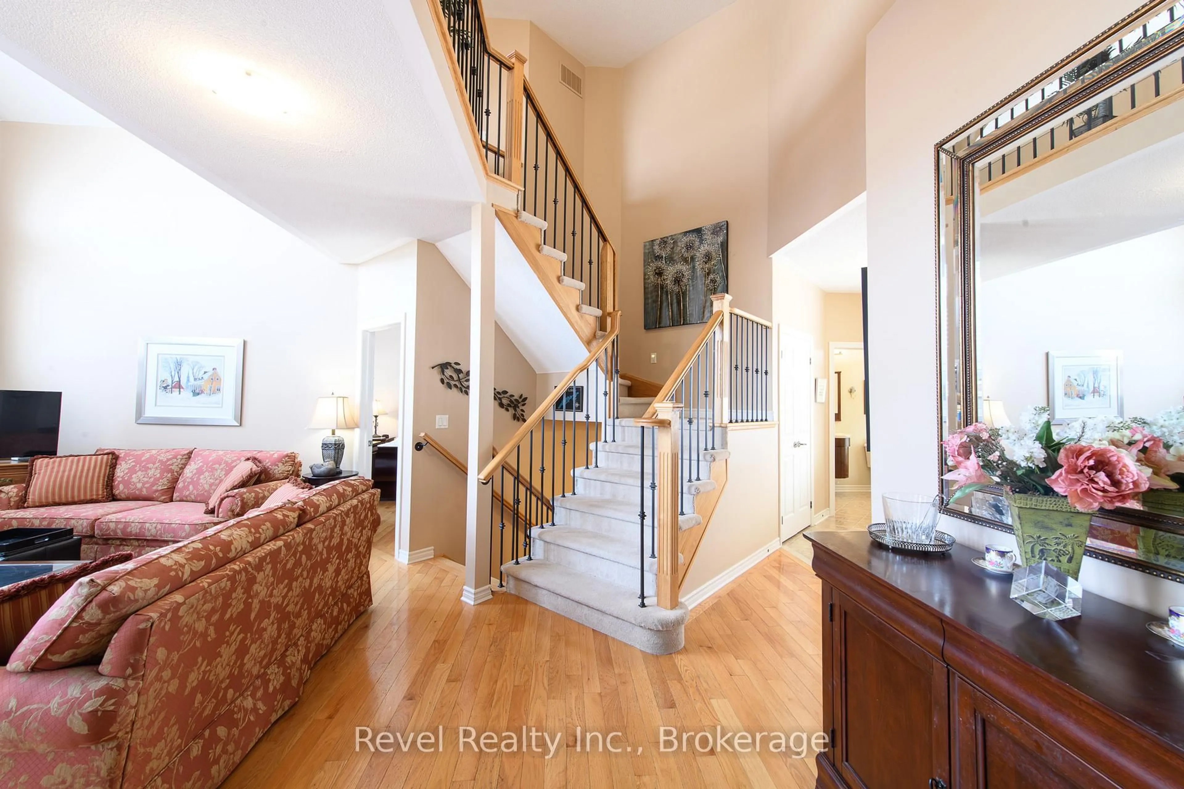 Indoor foyer for 20 Marine View Dr, Collingwood Ontario L9Y 5A3