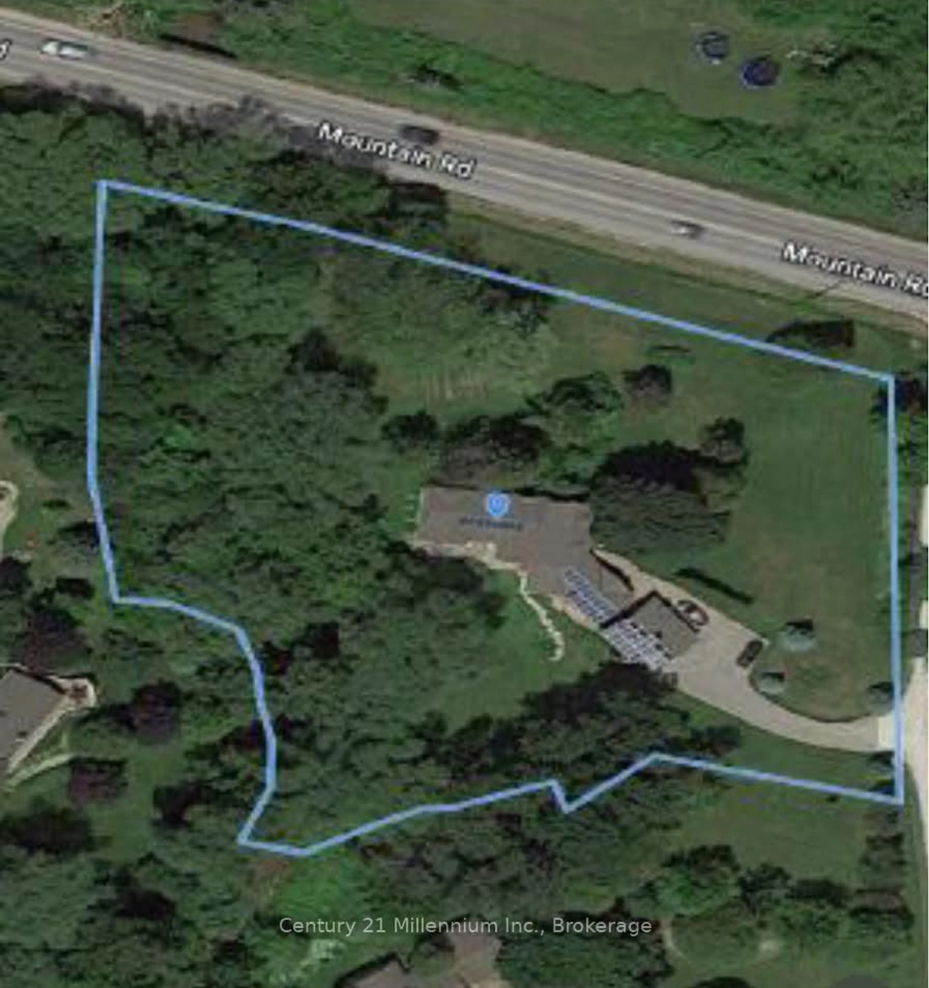 A pic from outside/outdoor area/front of a property/back of a property/a pic from drone, street for 640 Mountain Rd, Collingwood Ontario L9Y 5G3