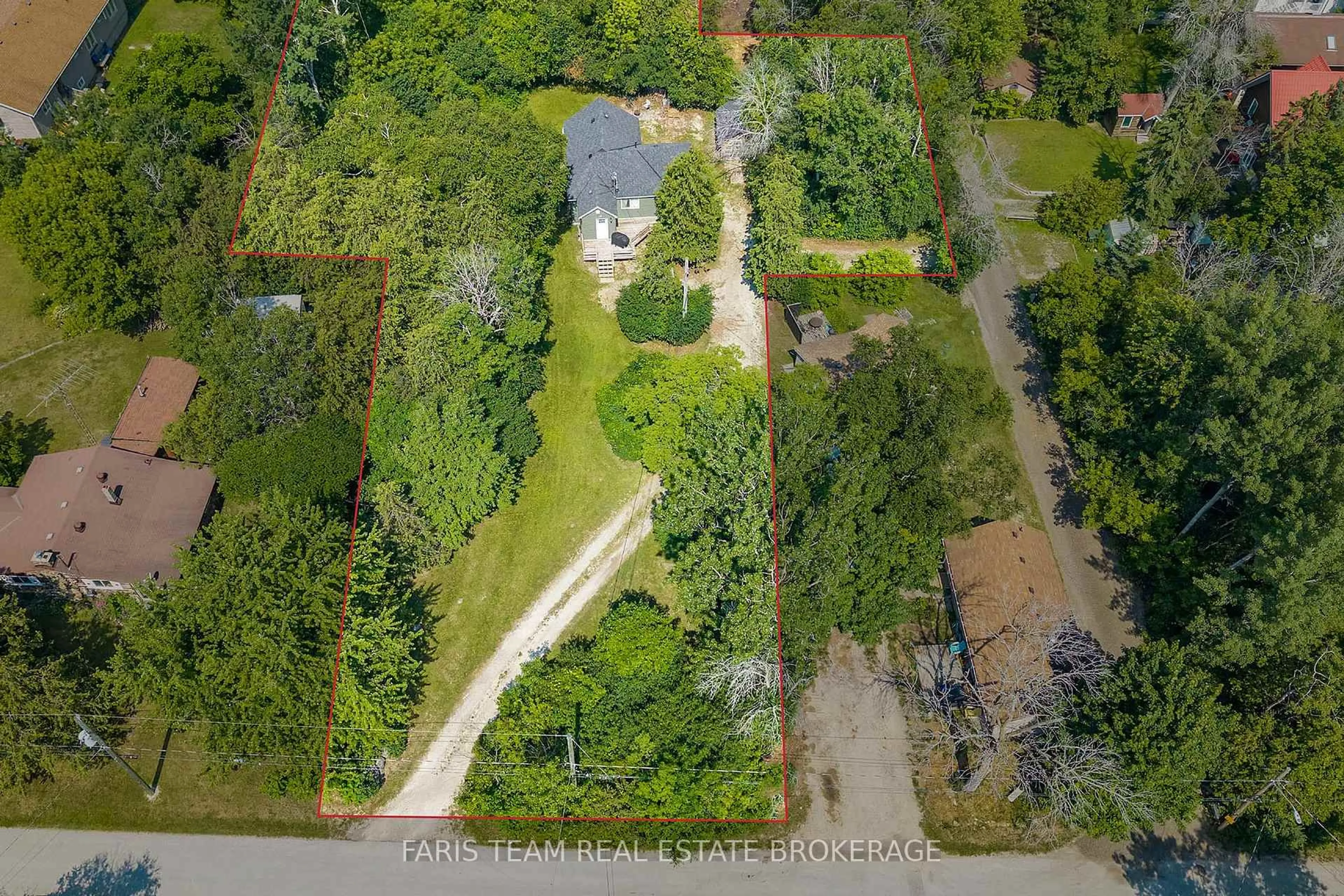 A pic from outside/outdoor area/front of a property/back of a property/a pic from drone, water/lake/river/ocean view for 13 Arthur St, Collingwood Ontario L9Y 3Z1